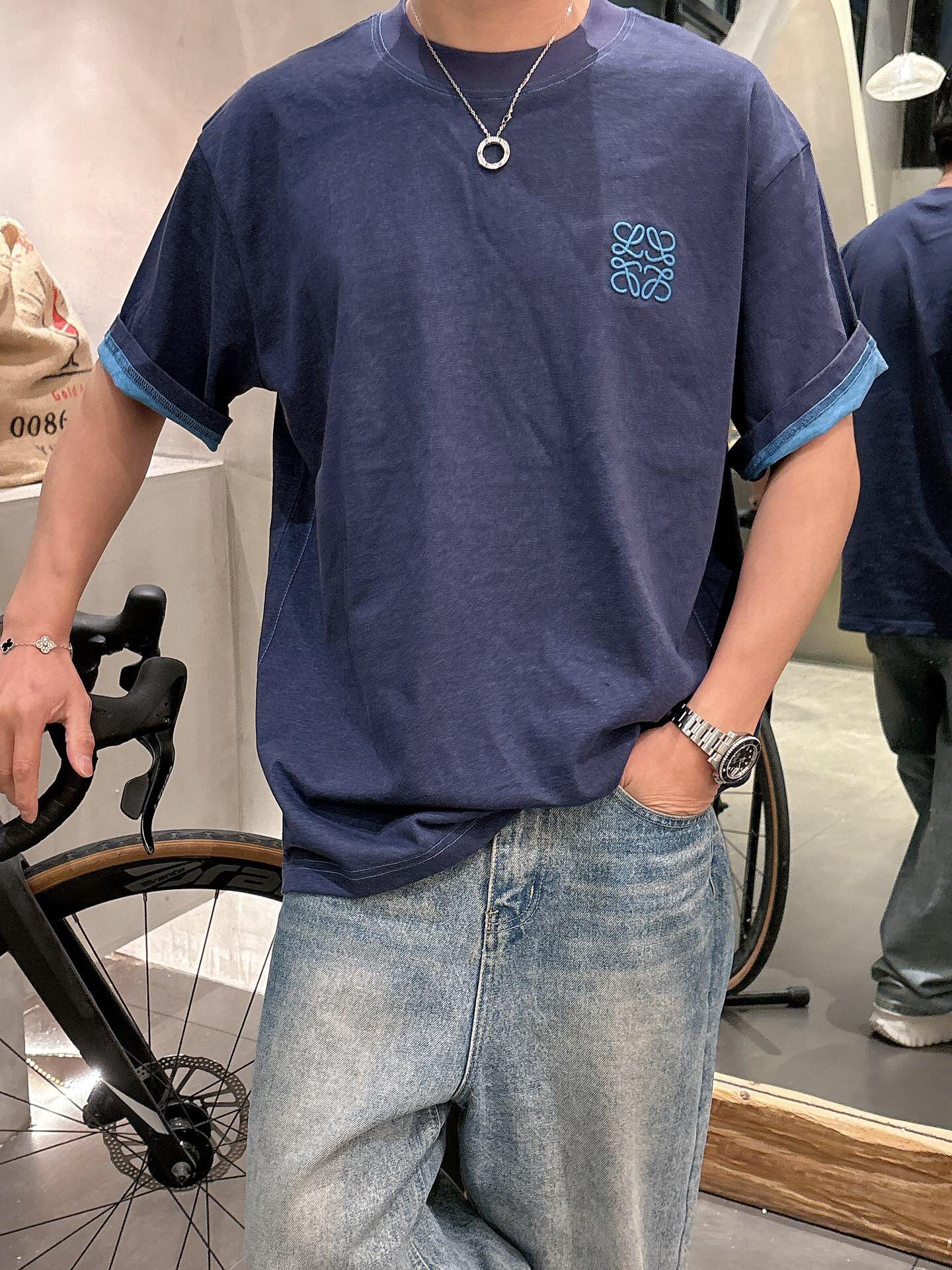 NO:131411,SS Luojia Chunxia new half-sleeved hot custom pure cotton double-sided fabric adopts three-dimensional embroidery process, three-dimensional and clear visible. The embroidery color echoes the color of the car line, and the fabric is comfortable and textured. S-2XL, loewe, alexander wang19860909SS 罗家春夏新款半袖 爆款定制纯棉双面面料 采用立体刺绣工艺 立体清晰可见 绣花颜色和车线颜色呼应,面料舒适质感 码数S-2XL,,loewe,alexander wang,Men's clothing