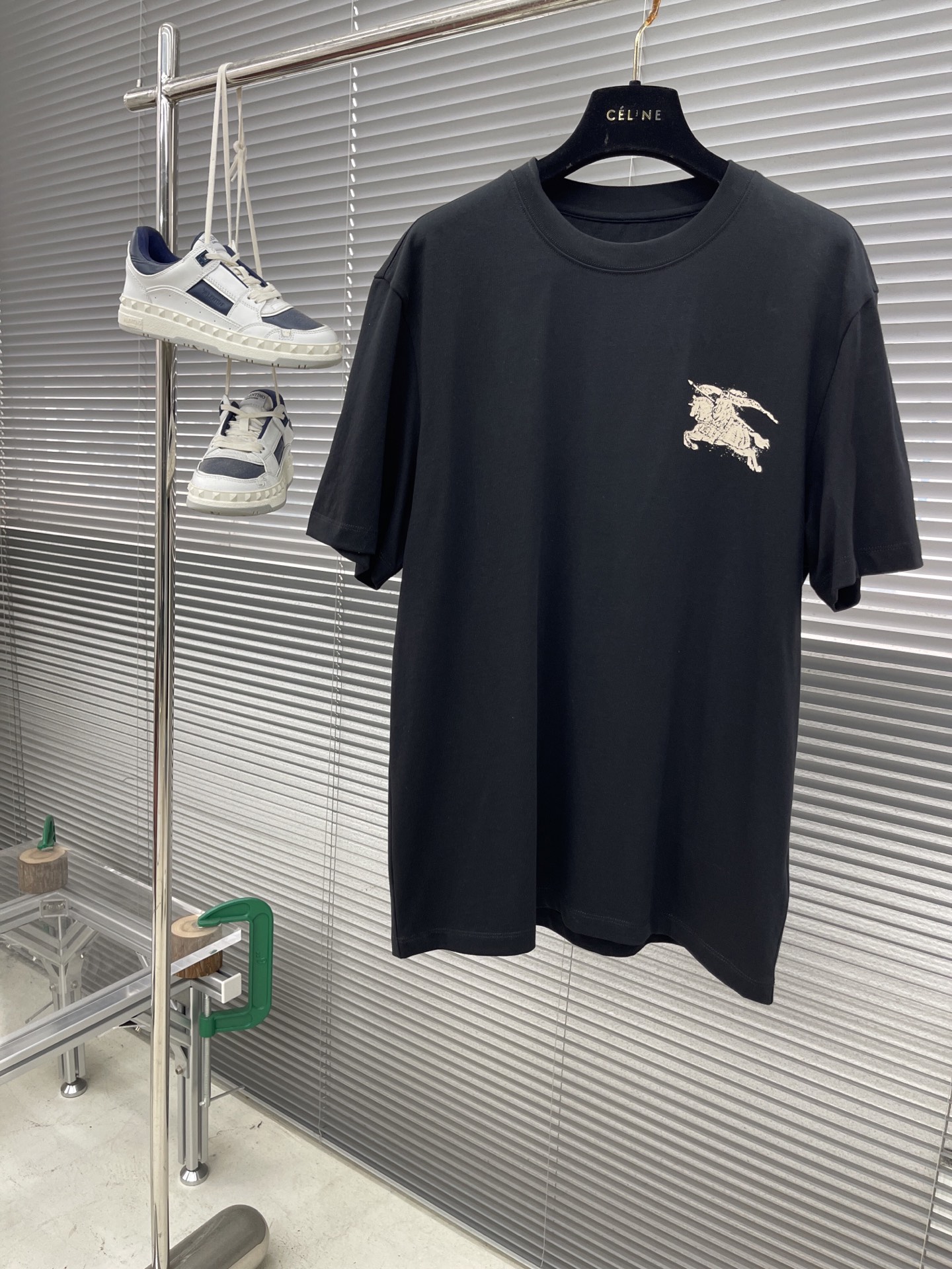 NO:131425,BBR Spring and Summer Short Sleeve Series Size: m-5xL Size-wide styling Weight 230g Weight Cotton Short Sleeve Ingredients Cotton The surface texture of the fabric is delicate and flat, the touch is skin-friendly and smooth and crisp, and stylish. The front and back patterns of the craftsmanship are made of flowering technology, T-shirt, alexander wang19860909BBR 春夏短袖系列 尺码:m-5xL 版型微阔版型 克重230克重 潮棉短袖 成份棉 面料表面纹理细腻平整 触感亲肤顺滑挺括且有型 工艺前后幅 图案做烧花工艺,,T-shirt,alexander wang,Men's clothing