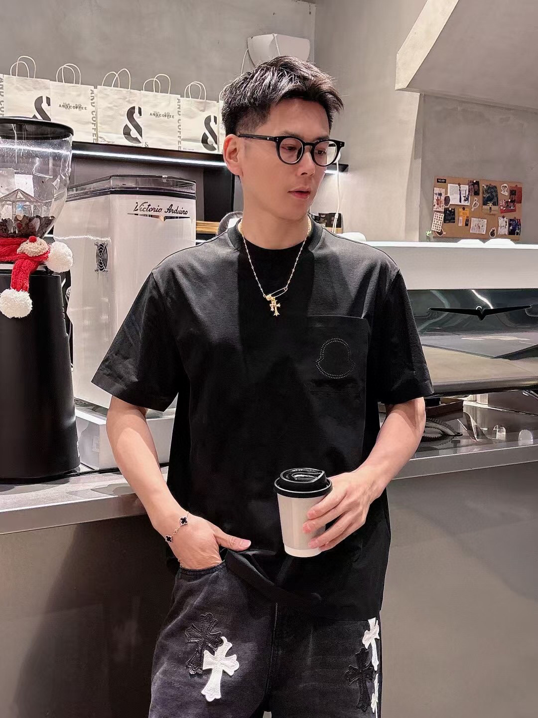 NO:131426,mk short-sleeved series quarterly spring and summer color black white light gray navy blue Size: m-5xL style slightly wide-size gram heavy clone cotton Ingredient cotton Fabric texture flat texture cotton soft and delicate feel craft cotton cotton Hem pressing process One of the essential fabrics in summer A very cool fabric High-temperature cutting and ironing process for back sleeves, T-shirt, alexander wang19860909mk短袖系列 季度春夏 颜色黑色 白色 浅灰色 藏青色 尺码:m-5xL 版型微阔版型 克重克隆棉 成份棉 面料纹路平整 手感棉柔细腻 工艺克棉棉 下摆压胶工艺 夏季必备之一面料 很凉爽的一款面料 后幅做高温切烫工艺,,T-shirt,alexander wang,Men's clothing