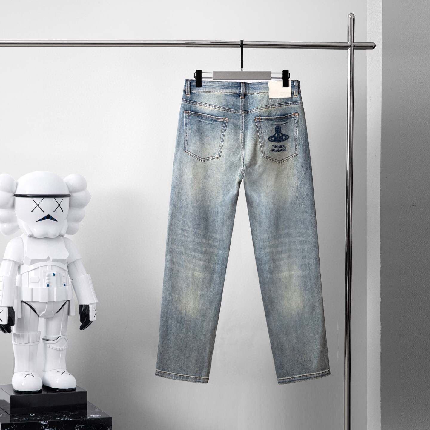 
品牌：Vivienne Westwood
季度：2025春夏
颜色：蓝色
尺码：29—36
版型：微阔