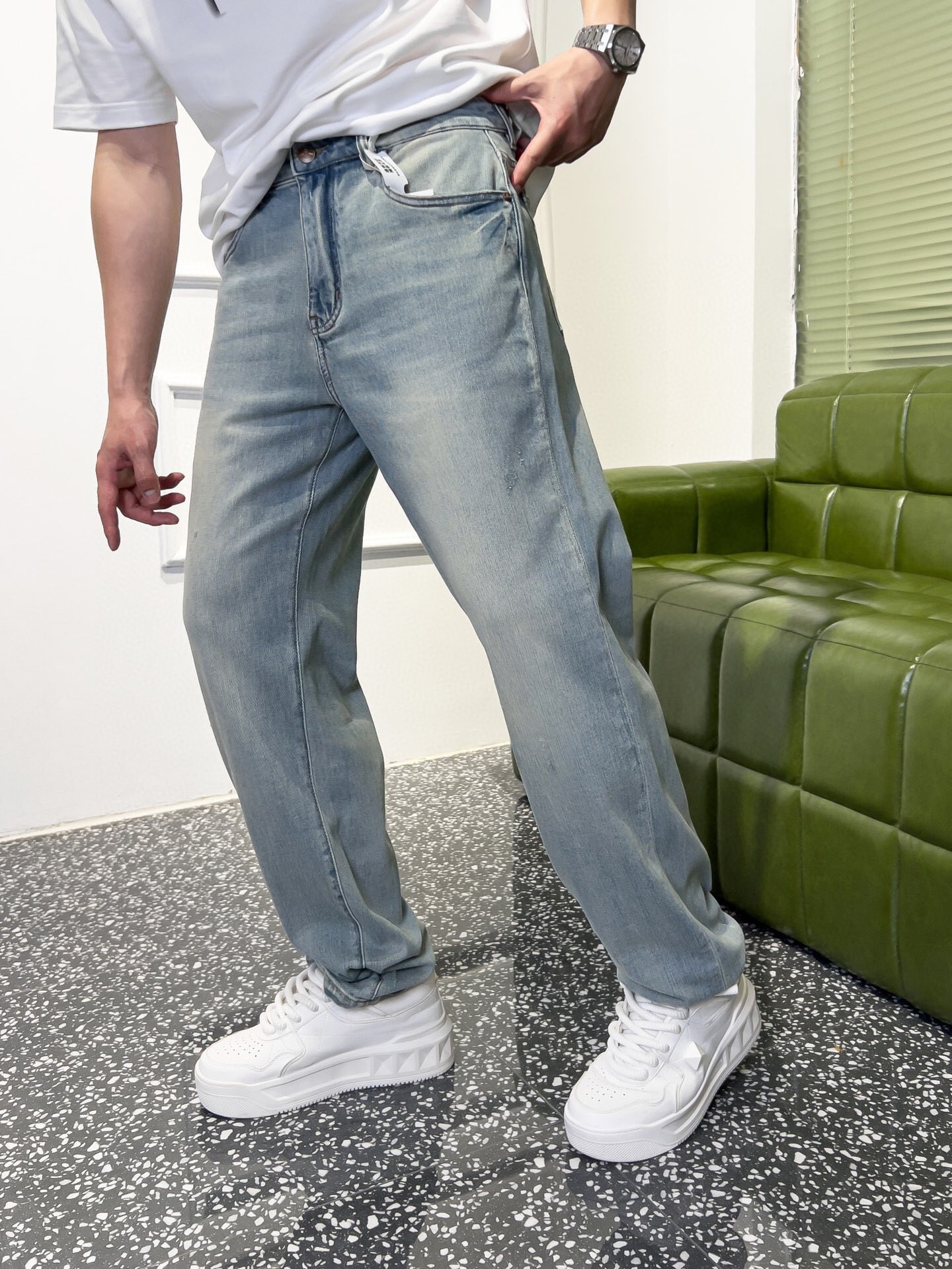 
品牌：Vivienne Westwood
季度：2025春夏
颜色：蓝色
尺码：29—36
版型：微阔