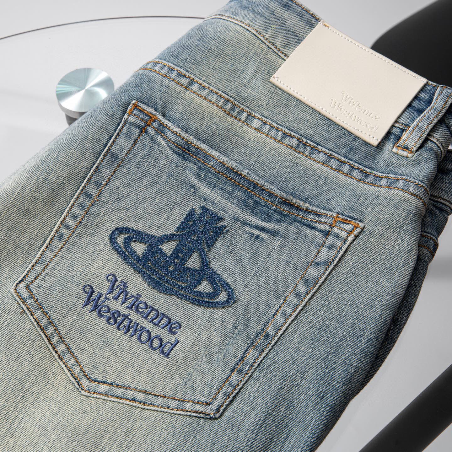 
品牌：Vivienne Westwood
季度：2025春夏
颜色：蓝色
尺码：29—36
版型：微阔