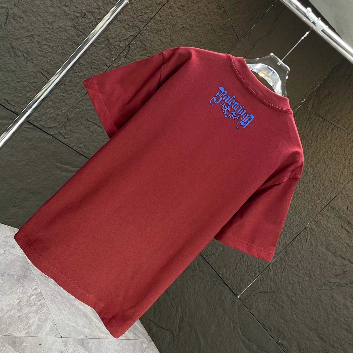 
BALENC*        巴黎*
2025春夏新款短袖T恤
重磅纯棉字母logo立体硅胶
颜色：黑