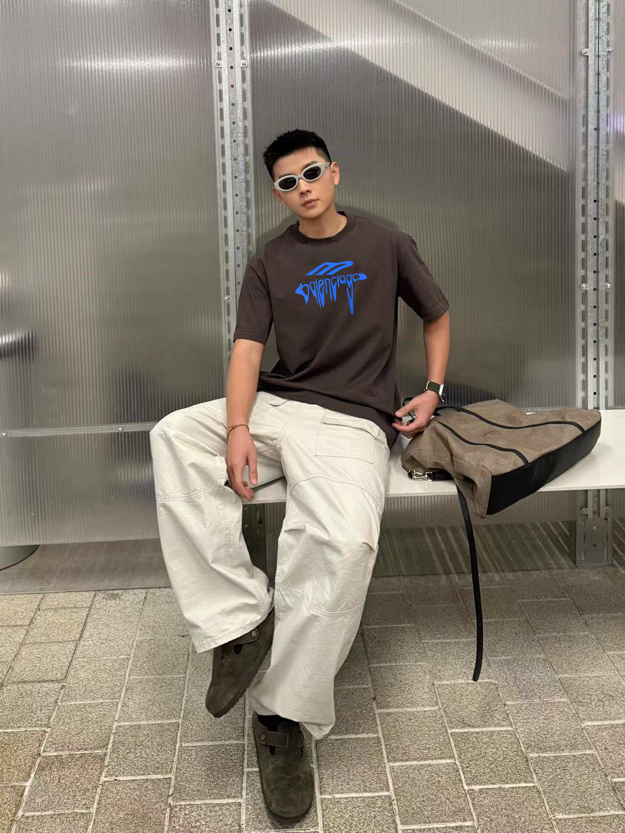 
BALENC*        巴黎*
2025春夏新款短袖T恤
重磅纯棉字母logo立体硅胶
颜色：黑