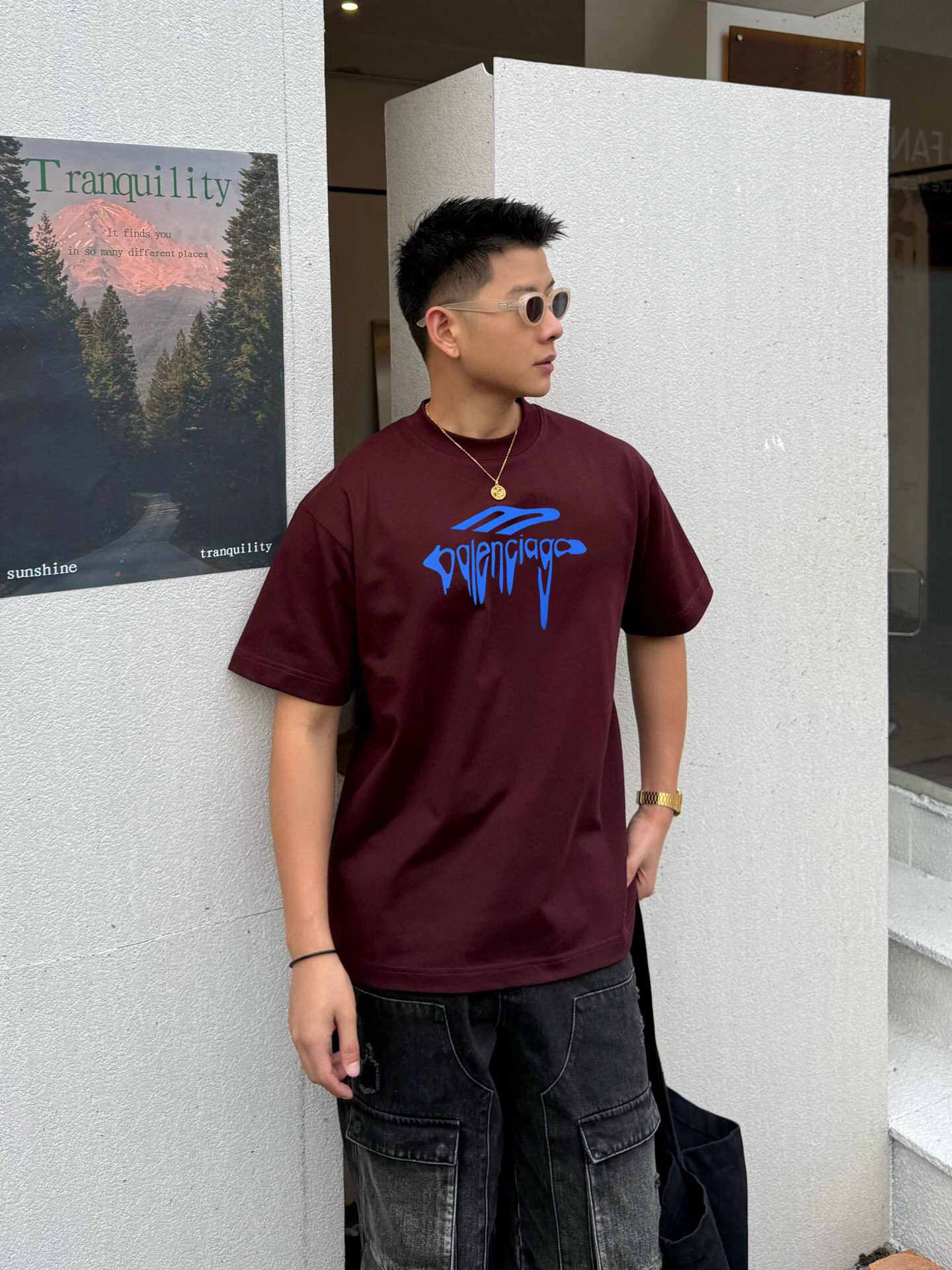 
BALENC*        巴黎*
2025春夏新款短袖T恤
重磅纯棉字母logo立体硅胶
颜色：黑