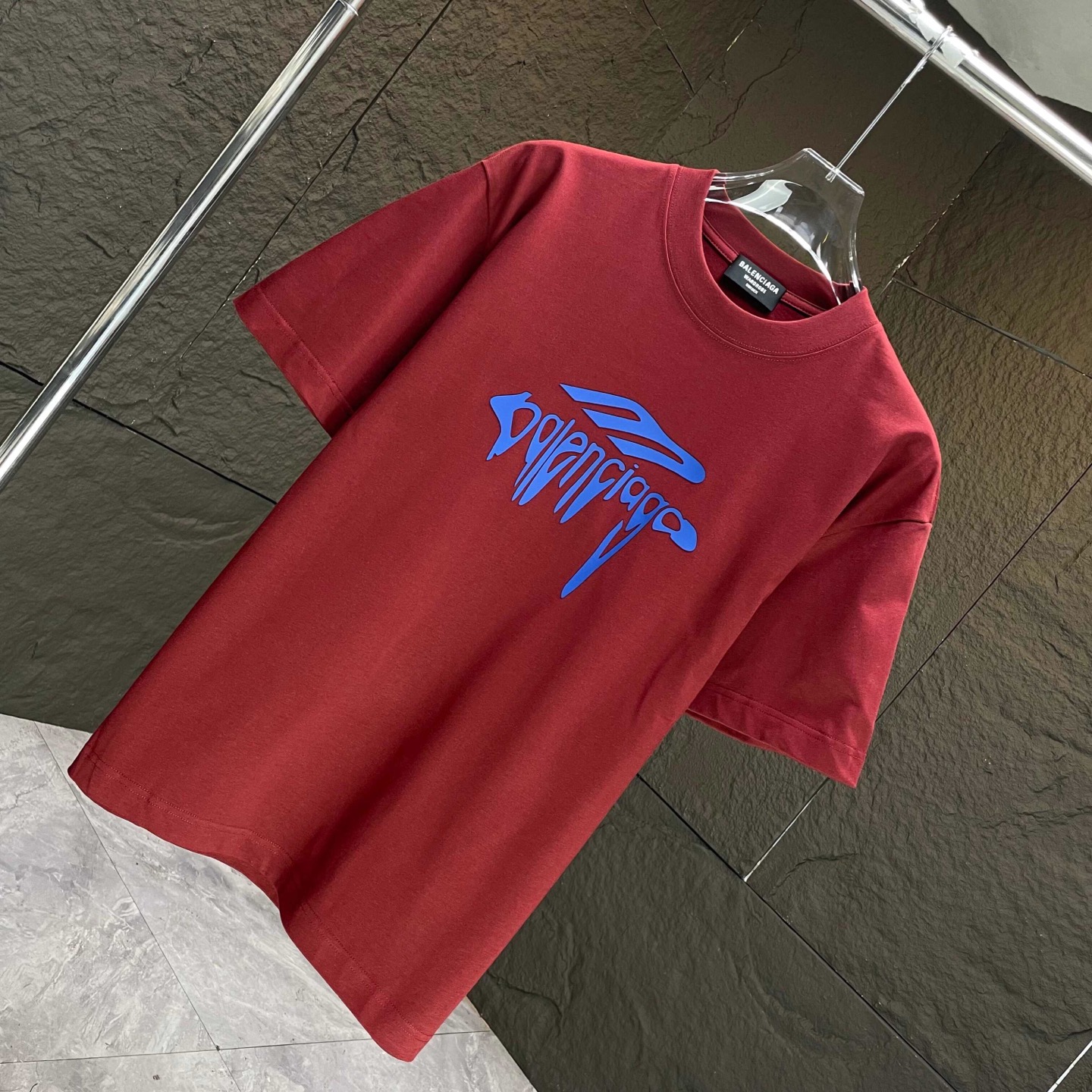 
BALENC*        巴黎*
2025春夏新款短袖T恤
重磅纯棉字母logo立体硅胶
颜色：黑