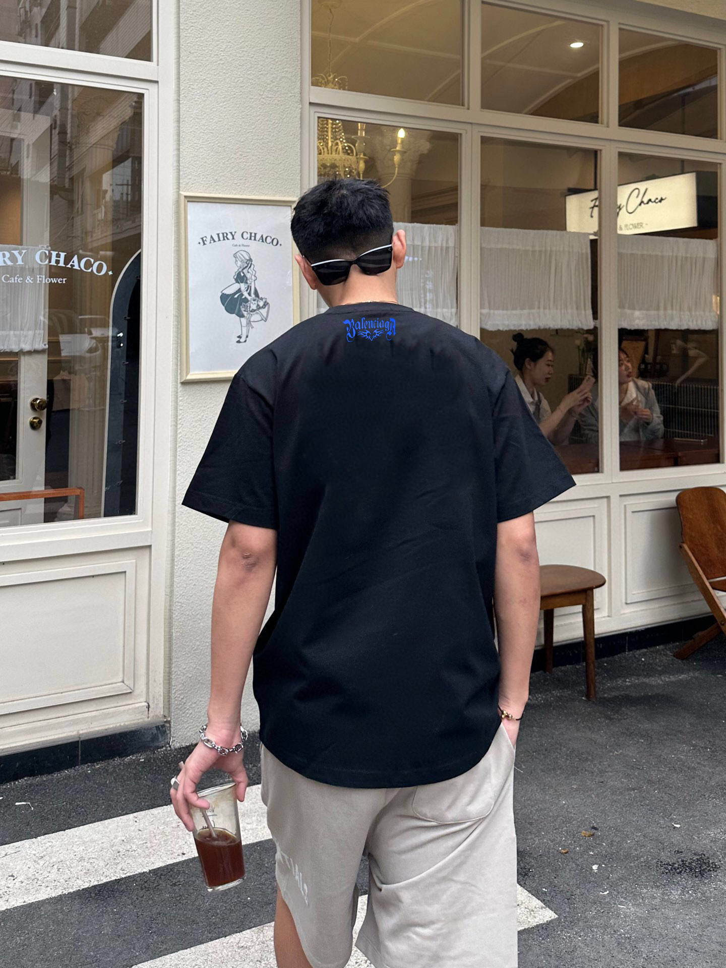 
BALENC*        巴黎*
2025春夏新款短袖T恤
重磅纯棉字母logo立体硅胶
颜色：黑