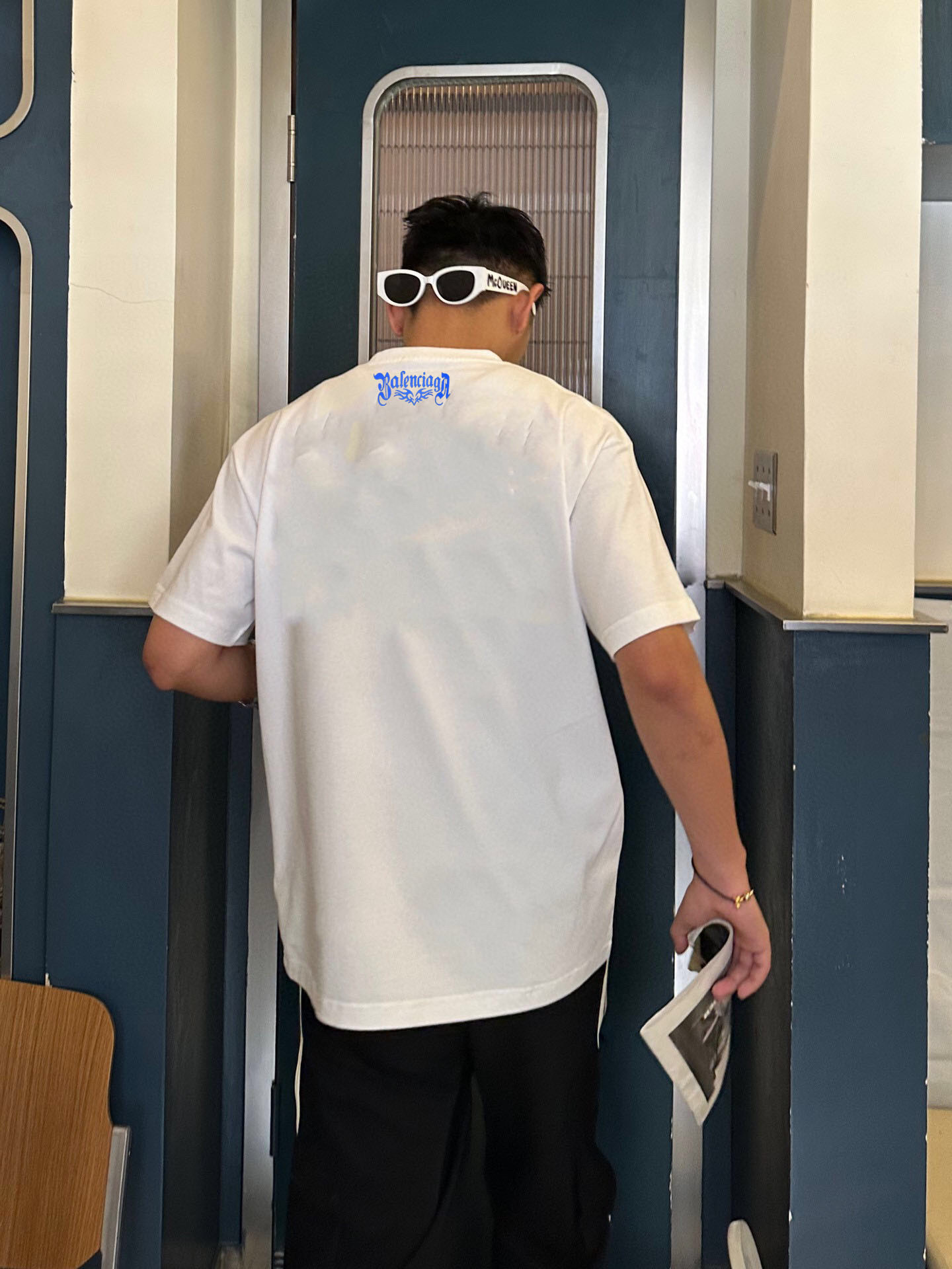 
BALENC*        巴黎*
2025春夏新款短袖T恤
重磅纯棉字母logo立体硅胶
颜色：黑
