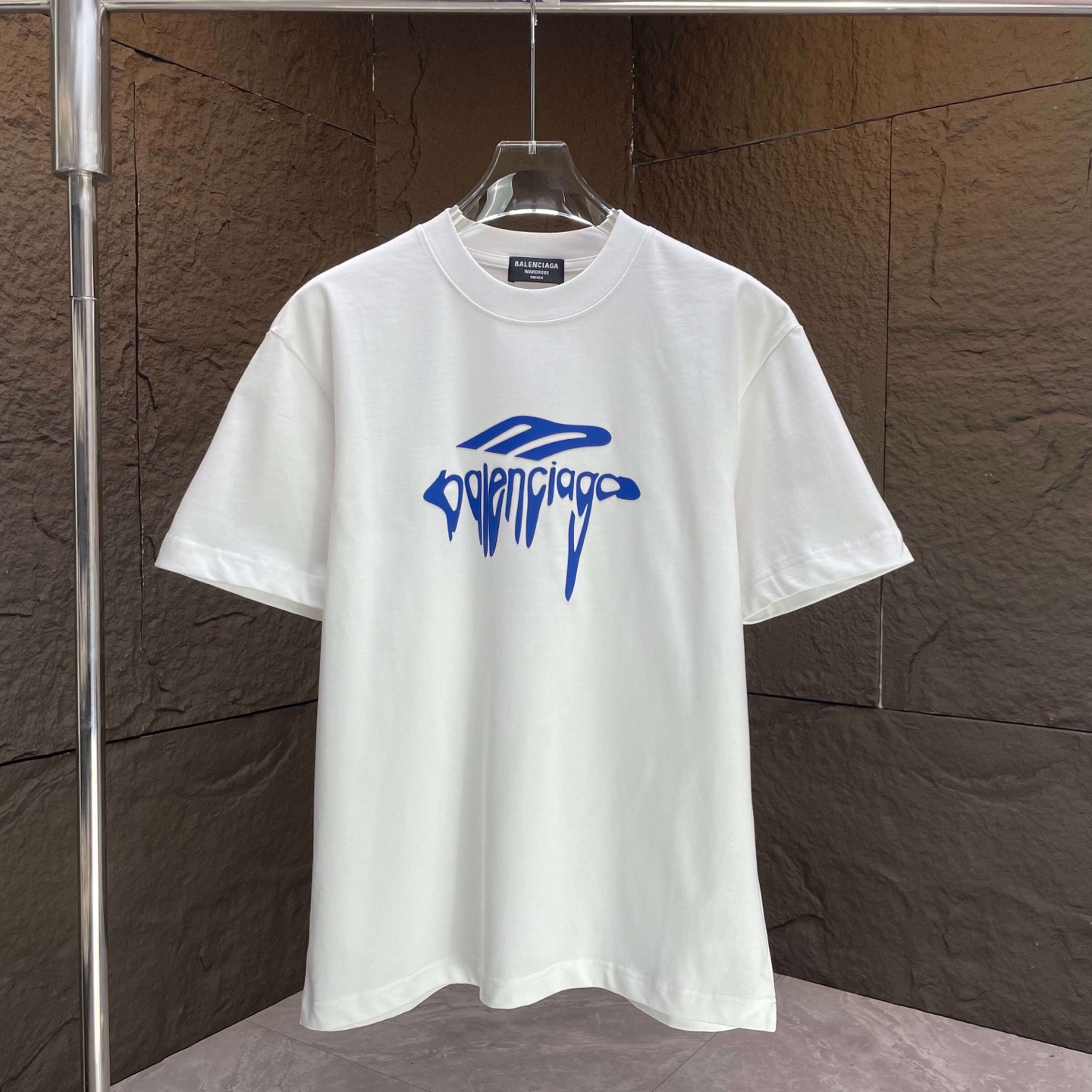
BALENC*        巴黎*
2025春夏新款短袖T恤
重磅纯棉字母logo立体硅胶
颜色：黑
