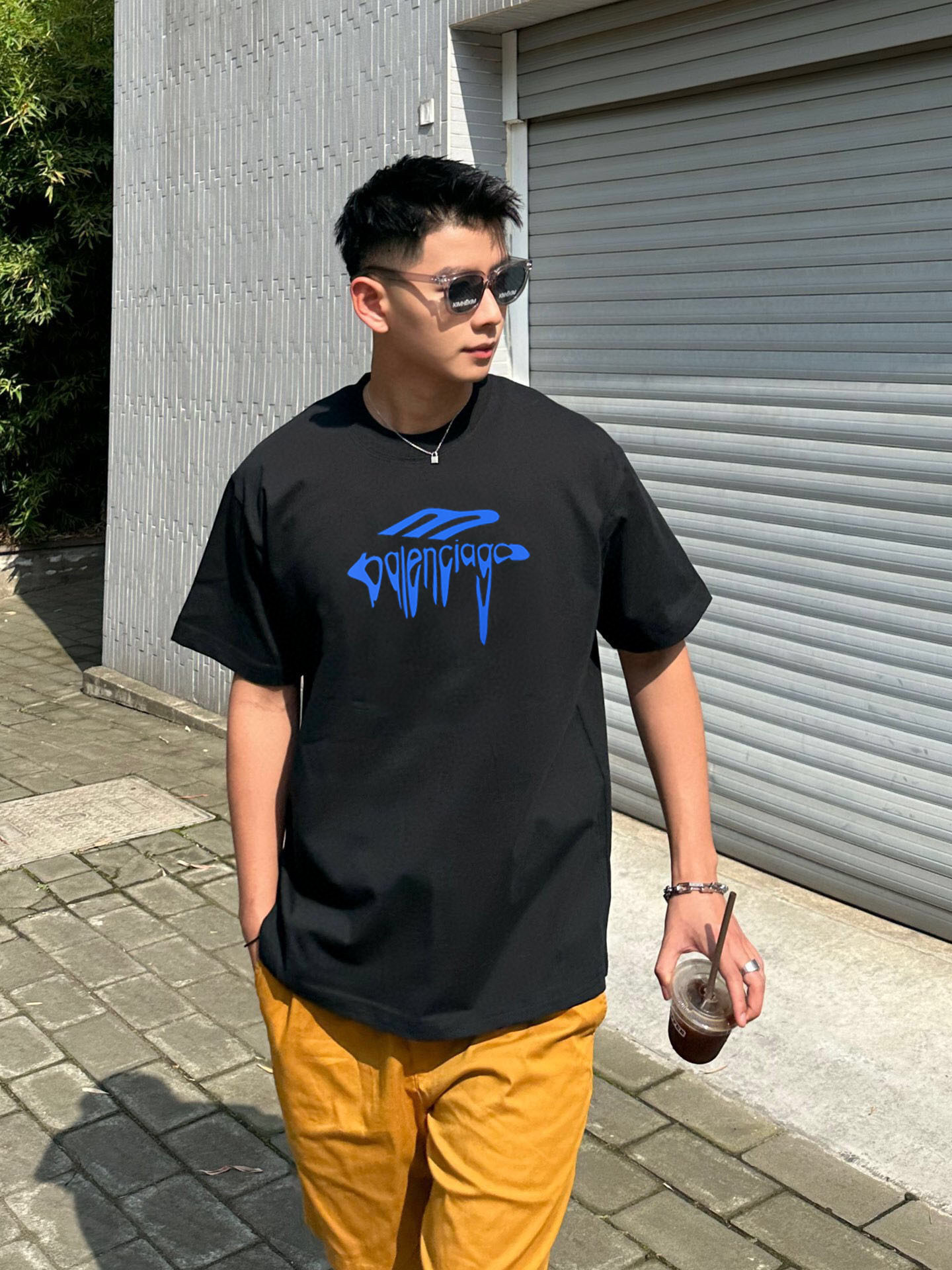 
BALENC*        巴黎*
2025春夏新款短袖T恤
重磅纯棉字母logo立体硅胶
颜色：黑