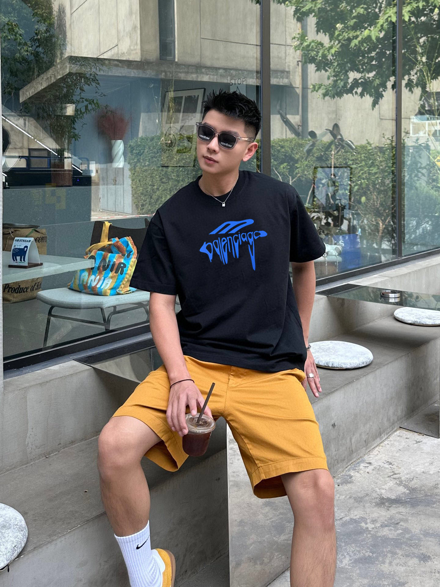 
BALENC*        巴黎*
2025春夏新款短袖T恤
重磅纯棉字母logo立体硅胶
颜色：黑