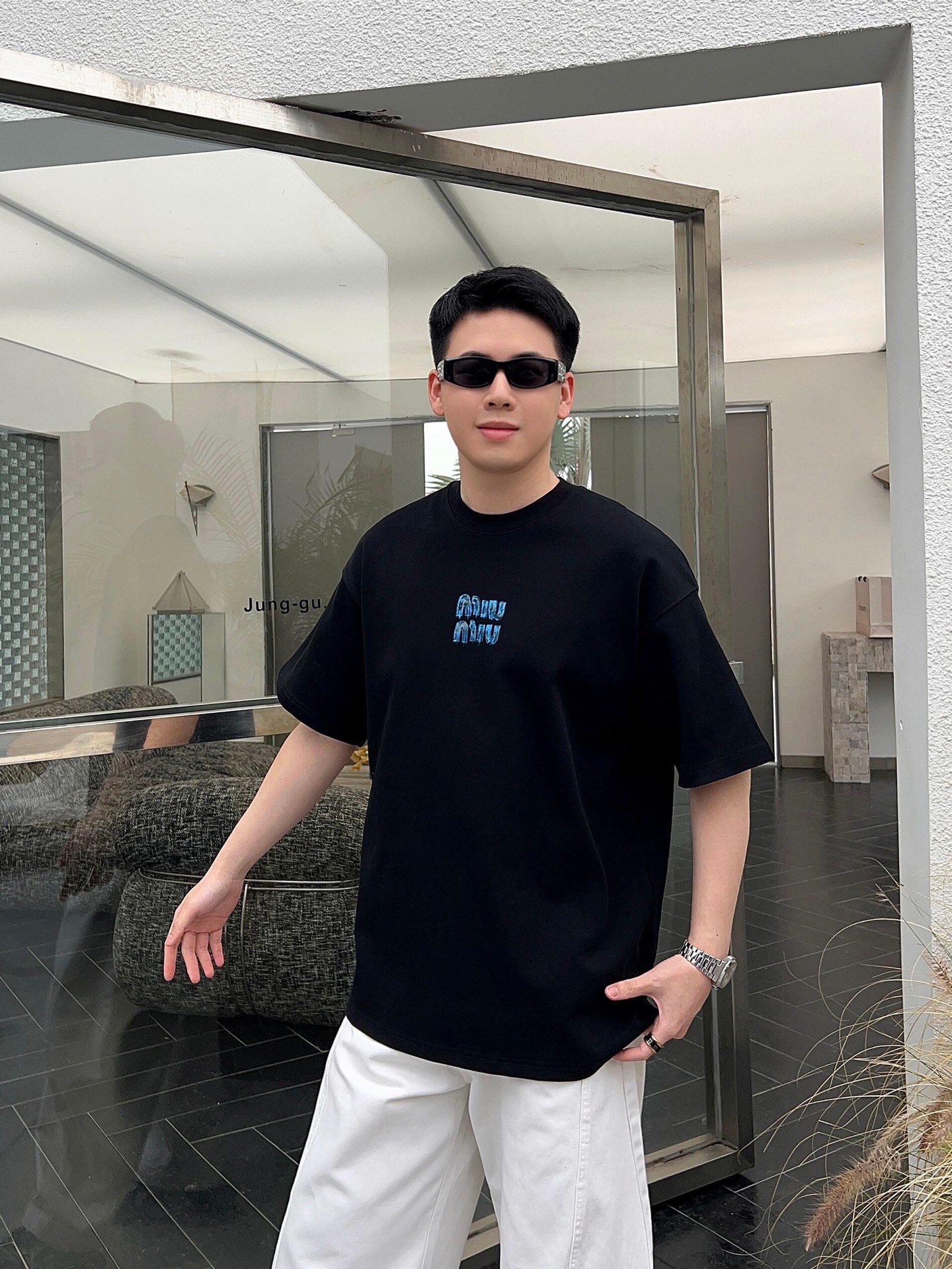 
2025miumiu新款手绘360克重磅短袖T恤
尺码S-XL