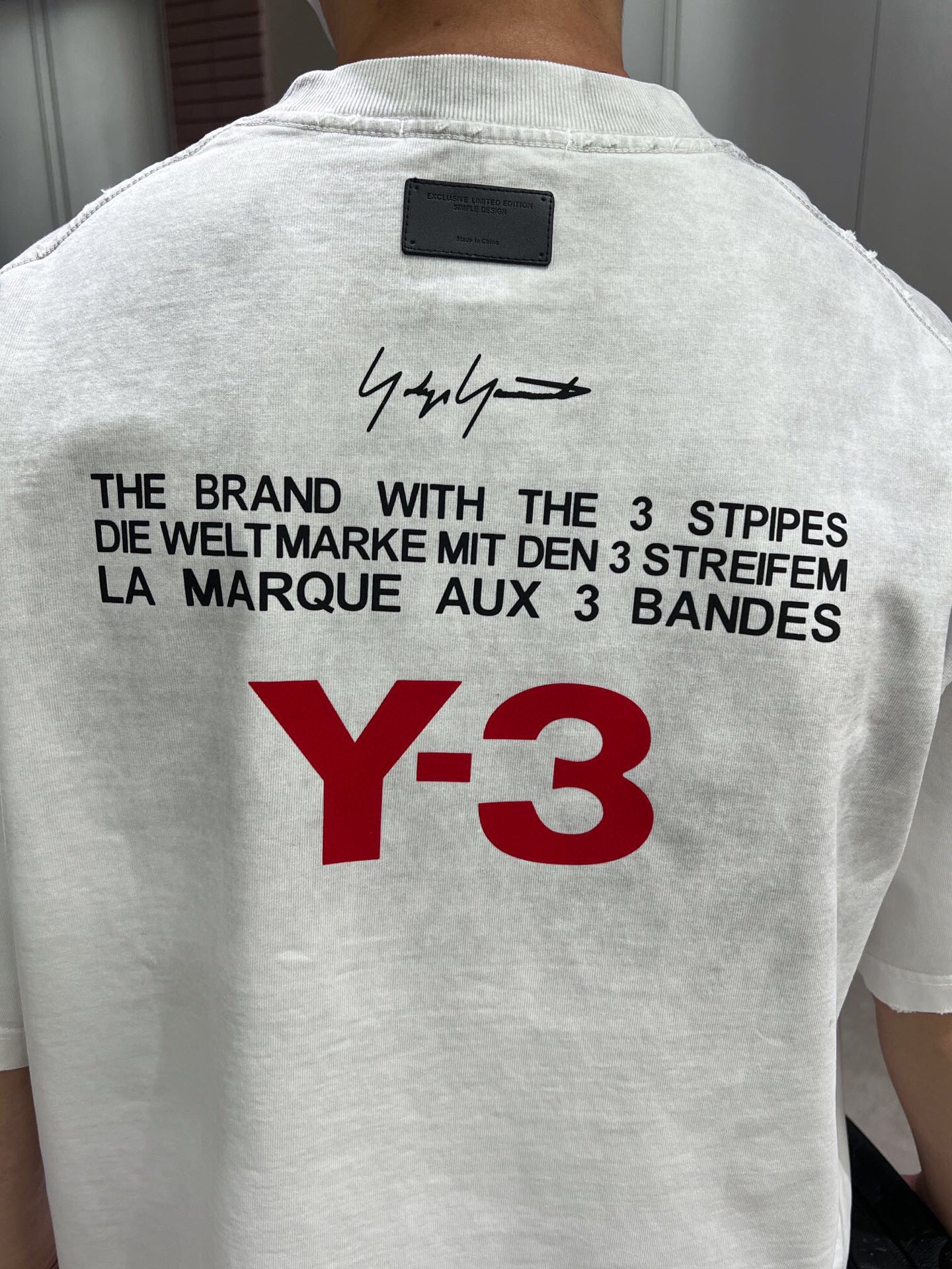 
品牌：Y-3
季度：2025春夏
颜色：黑色 白色
尺码：S-XXL
版型：宽松版 短袖T
重量：39