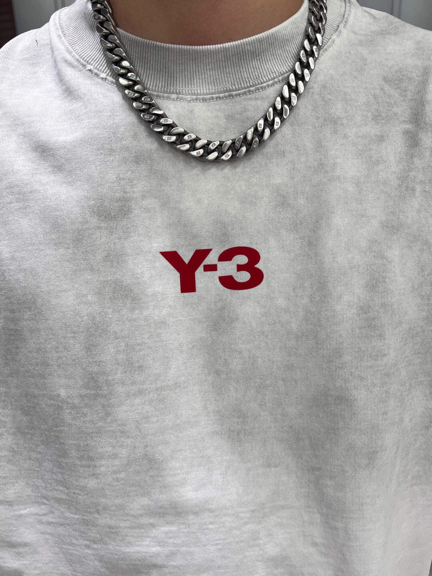 
品牌：Y-3
季度：2025春夏
颜色：黑色 白色
尺码：S-XXL
版型：宽松版 短袖T
重量：39