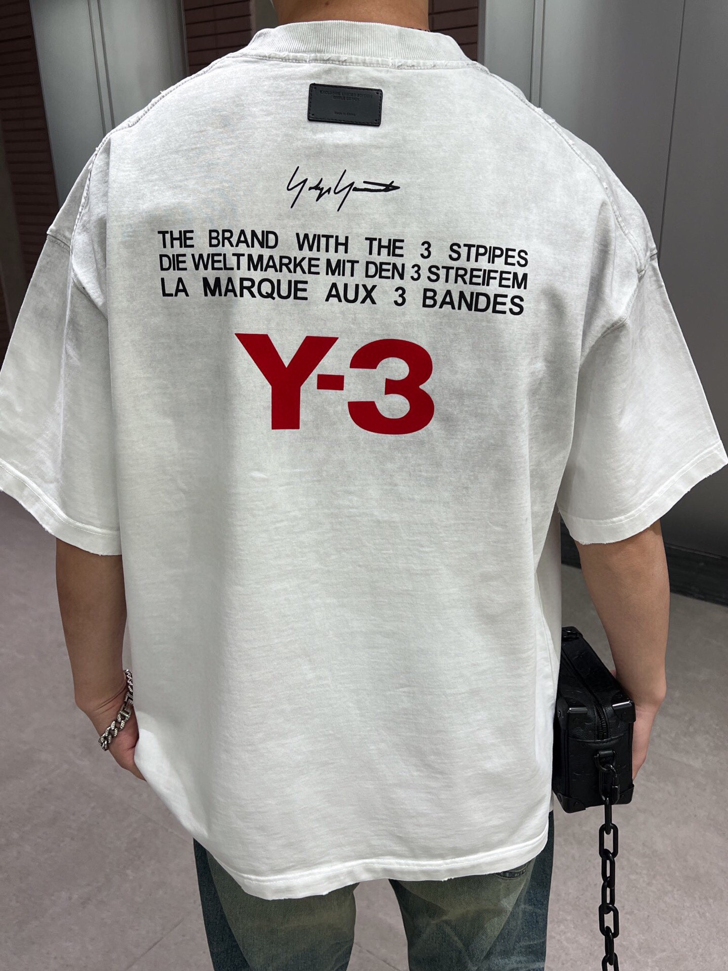 
品牌：Y-3
季度：2025春夏
颜色：黑色 白色
尺码：S-XXL
版型：宽松版 短袖T
重量：39