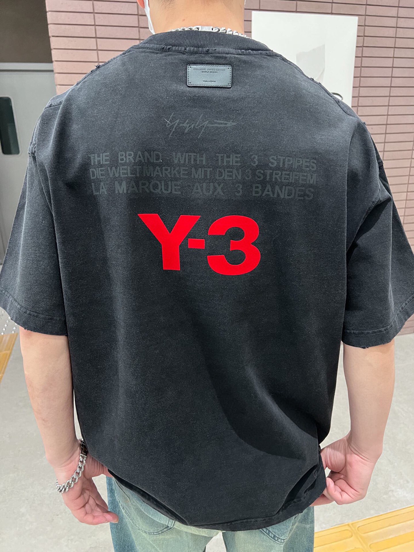 
品牌：Y-3
季度：2025春夏
颜色：黑色 白色
尺码：S-XXL
版型：宽松版 短袖T
重量：39