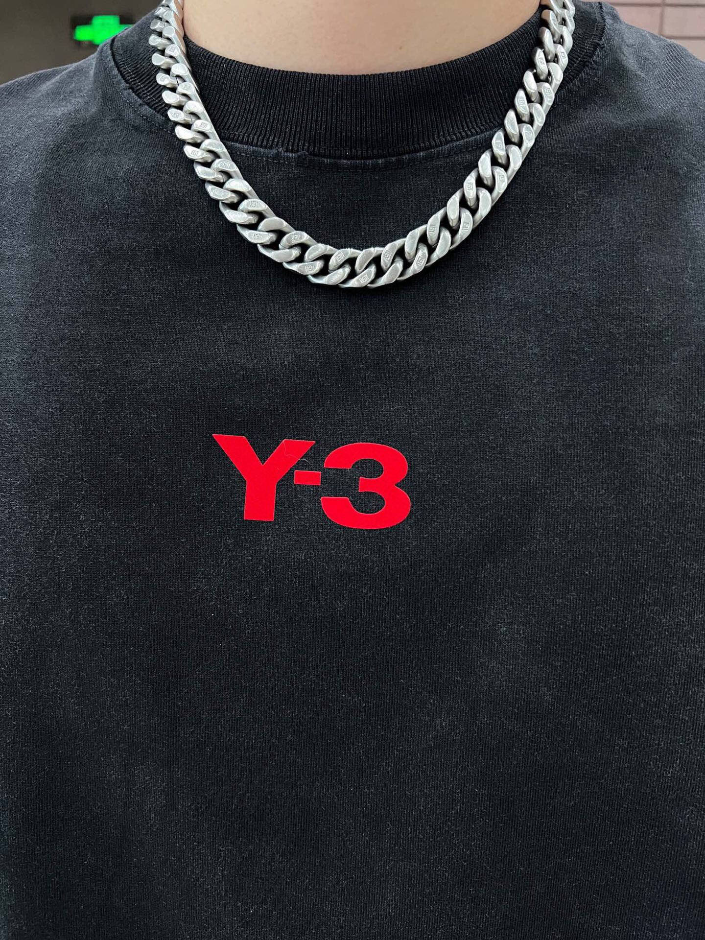 
品牌：Y-3
季度：2025春夏
颜色：黑色 白色
尺码：S-XXL
版型：宽松版 短袖T
重量：39