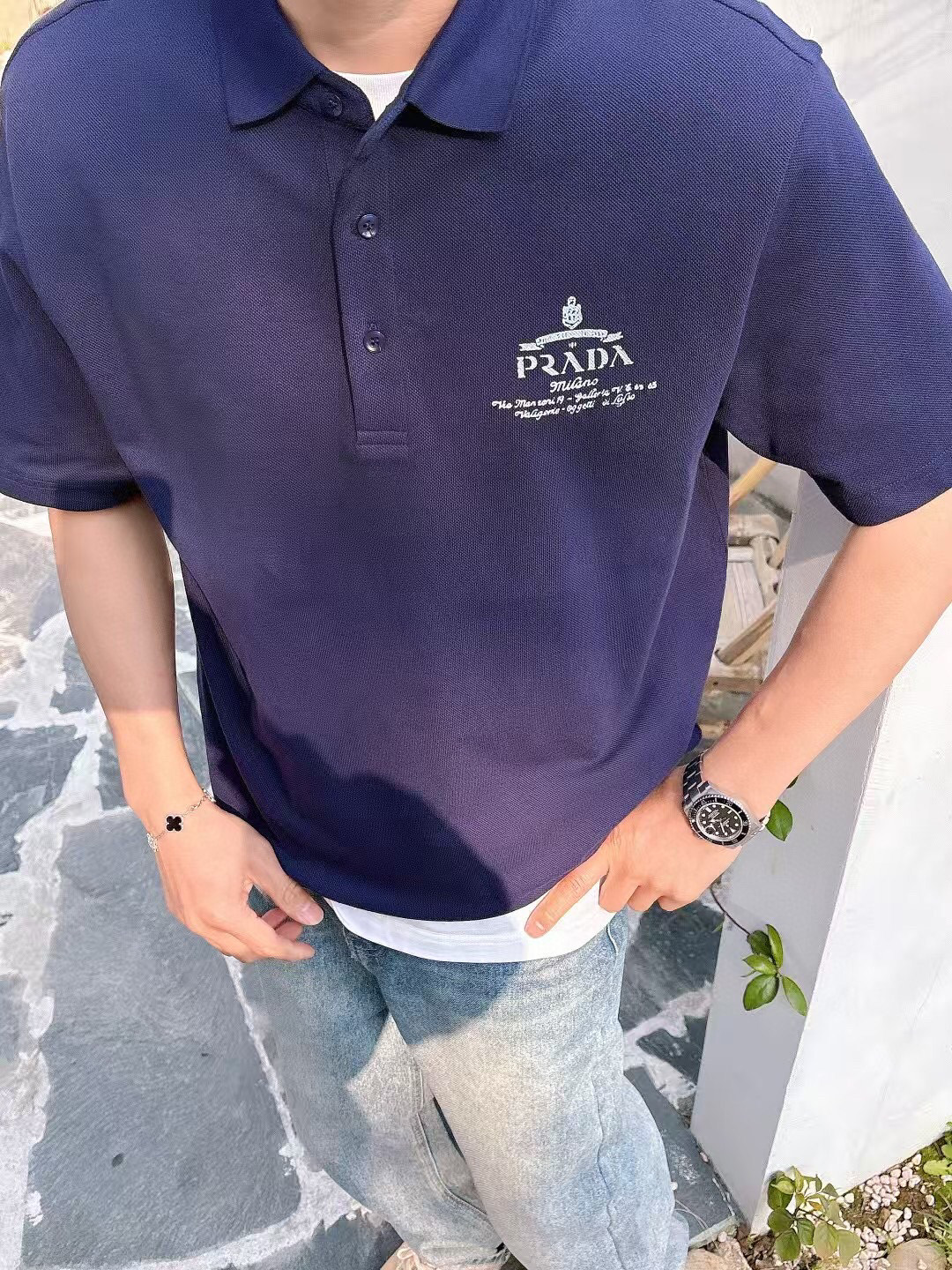 
普拉达Polo系列
季度：2025春夏
颜色：黑色 白色 卡其色 藏青色
尺码   m-4xL
版型：
