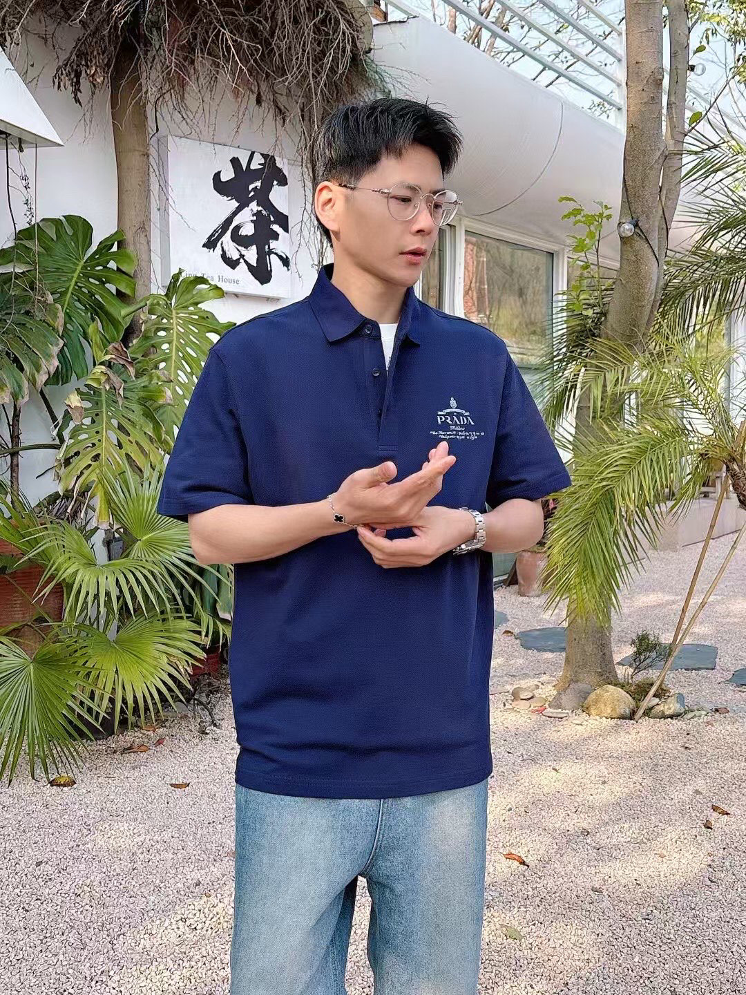
普拉达Polo系列
季度：2025春夏
颜色：黑色 白色 卡其色 藏青色
尺码   m-4xL
版型：