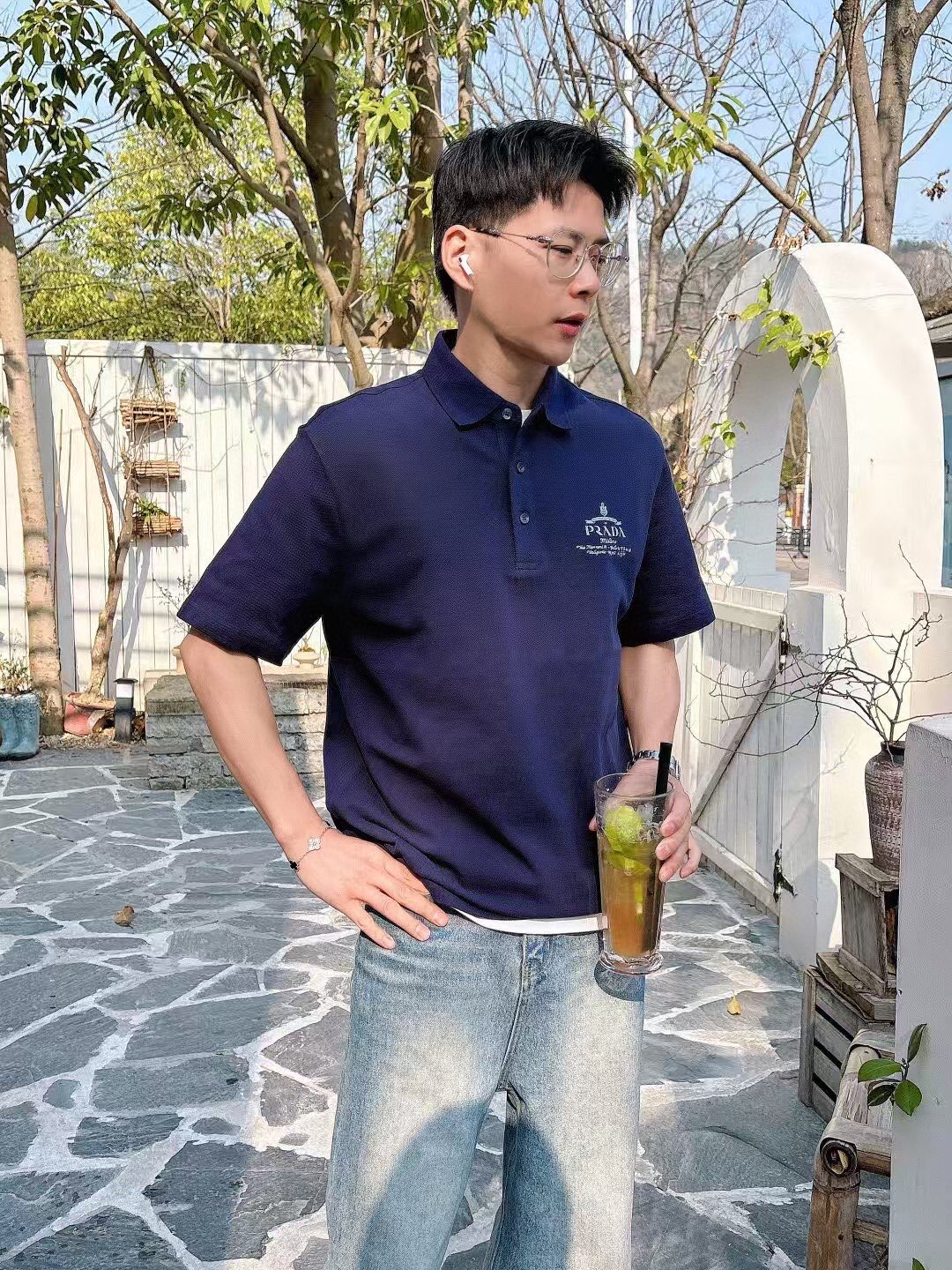 
普拉达Polo系列
季度：2025春夏
颜色：黑色 白色 卡其色 藏青色
尺码   m-4xL
版型：