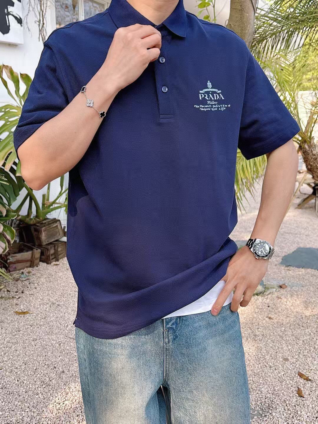
普拉达Polo系列
季度：2025春夏
颜色：黑色 白色 卡其色 藏青色
尺码   m-4xL
版型：
