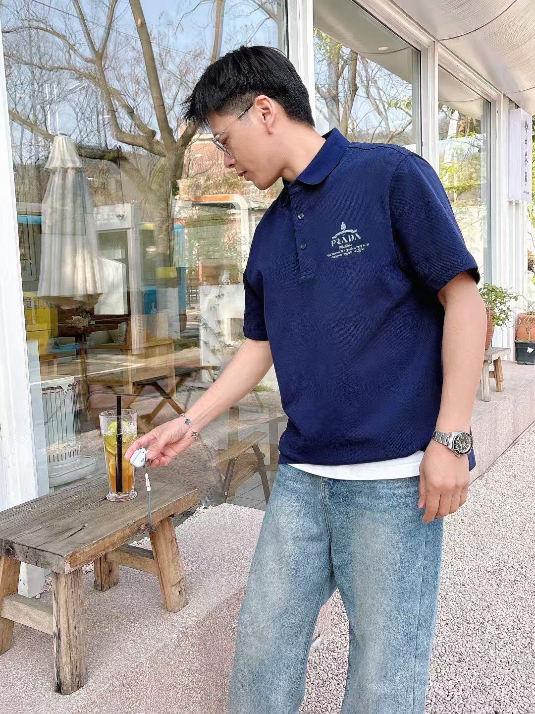 
普拉达Polo系列
季度：2025春夏
颜色：黑色 白色 卡其色 藏青色
尺码   m-4xL
版型：