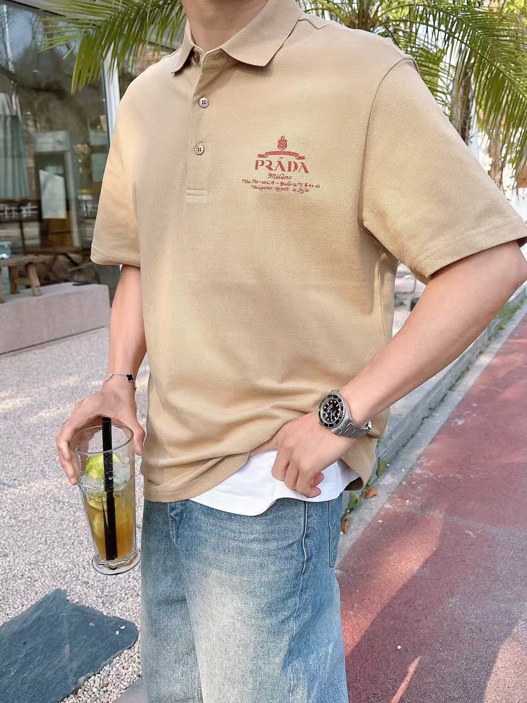 
普拉达Polo系列
季度：2025春夏
颜色：黑色 白色 卡其色 藏青色
尺码   m-4xL
版型：