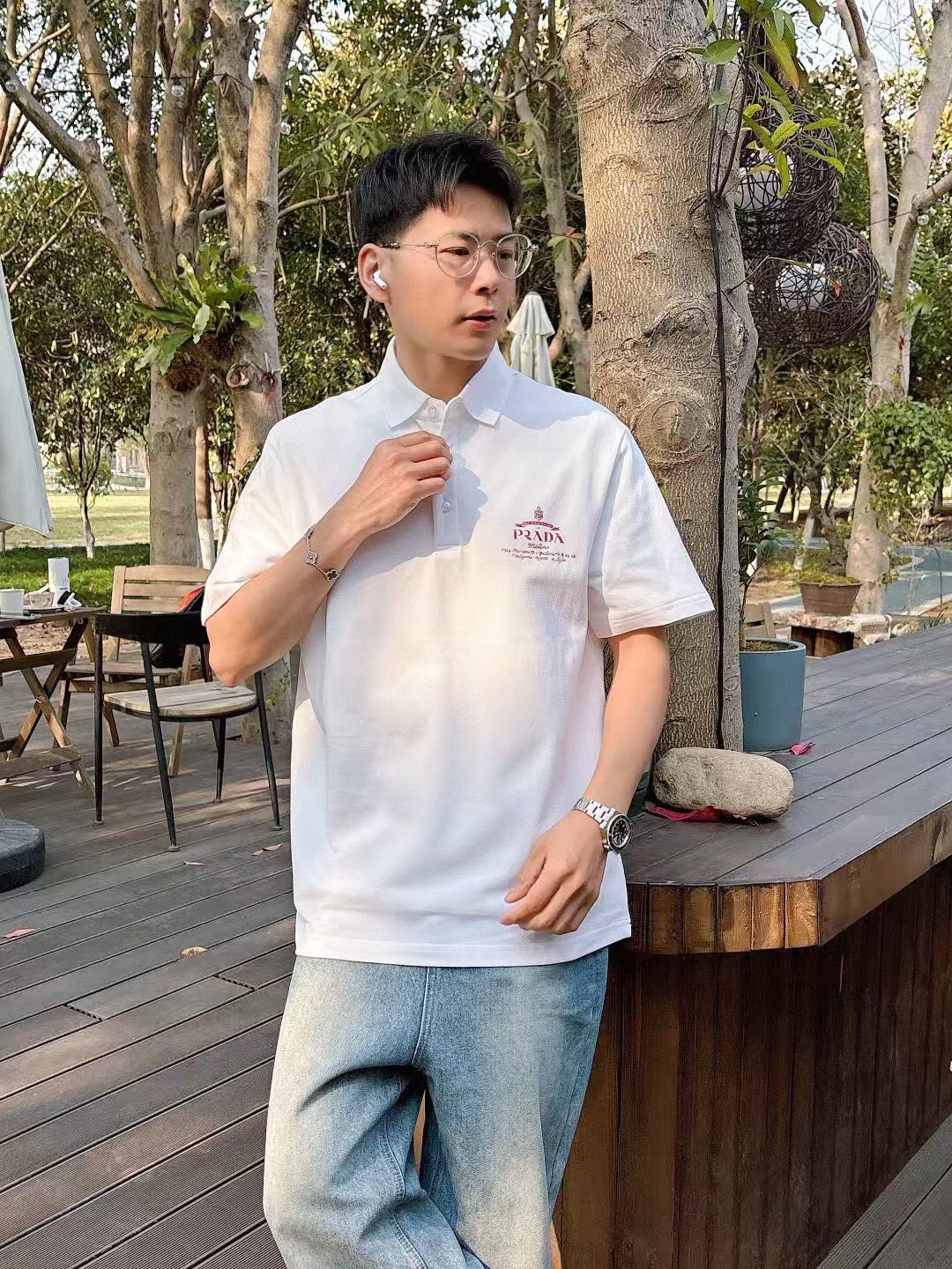 
普拉达Polo系列
季度：2025春夏
颜色：黑色 白色 卡其色 藏青色
尺码   m-4xL
版型：