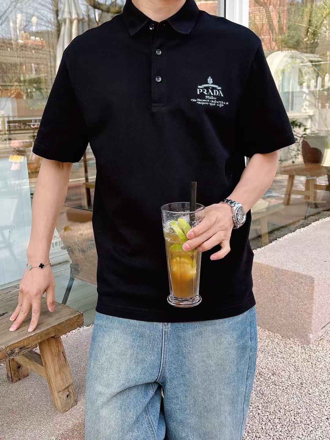 
普拉达Polo系列
季度：2025春夏
颜色：黑色 白色 卡其色 藏青色
尺码   m-4xL
版型：