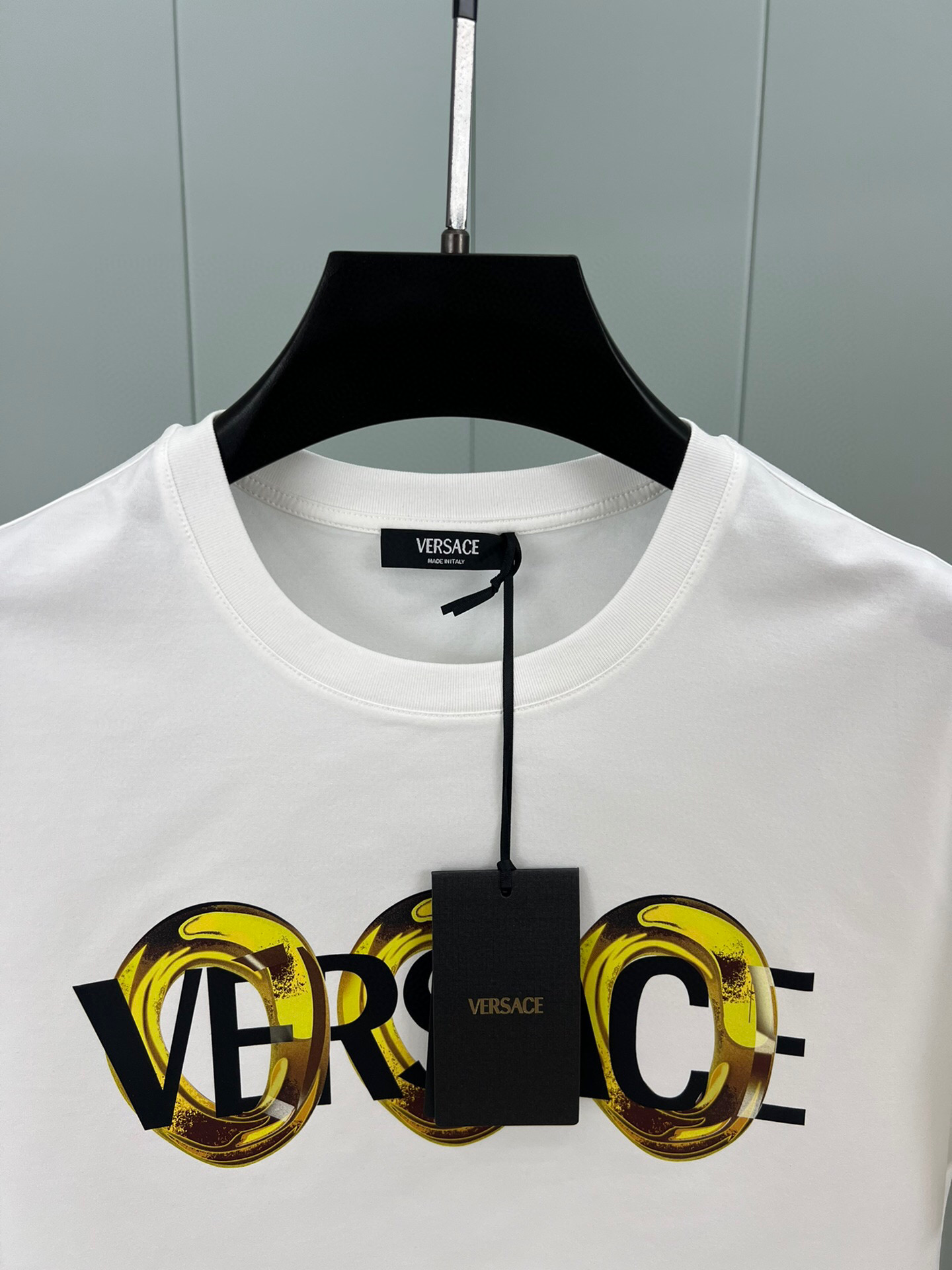 
Versace 25春夏新品数码印花标识短袖T恤，定制80支双股丝光棉面料；黑色 白色 M-XXXL（