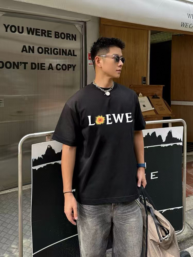 NO:141368,Loew*Luo Yiwei 2025 summer new style Personalized letter logo print custom fabric 300g short-sleeved T-shirt, men and women same style Size S M L XL XXL Five sizes Color black White Lake green Purple,,loewe,loewe,T-shirt,tees,t-shirt,alexander wang19860909Loew*罗意威 2025夏季新款 个性字母logo印花定制面料300g 短袖t恤 男女同款 尺码S M L XL XXL 五个码 颜色黑色 白色 湖绿色 紫色,,loewe,loewe,T-shirt,tees，t-shirt,alexander wang,Men's clothing