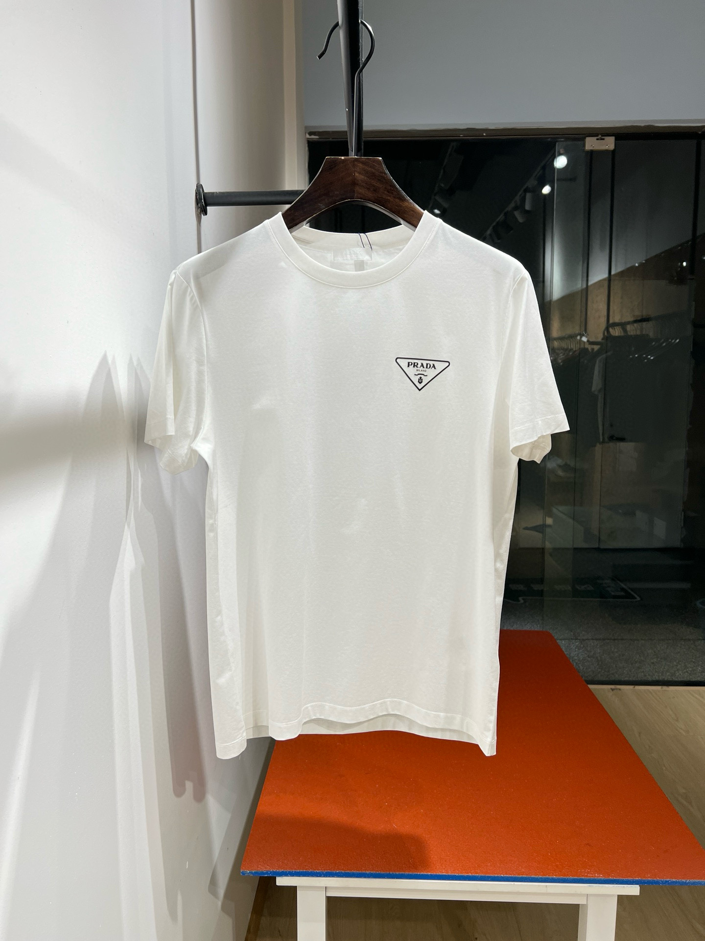 NO:141372,[New Product] Original single channel craftsmanship!  2025ss Pra round neck double mercerated cotton short-sleeved T-shirt, with minimalist business casual style from PD's new beauty works, creating the most elegant casual and fashionable atmosphere!  Regular design and tailoring, both personalized and fashionable, and is inherently extraordinary. It is suitable for wearing it alone! 