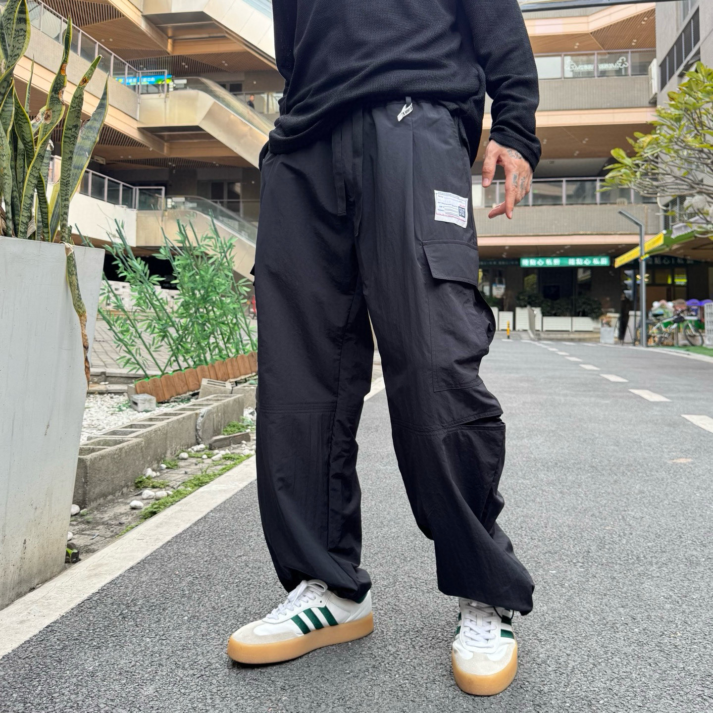 NO:148845,YMM's new work trousers are made of high-quality cotton, which is eye-catching enough to wear and a great turnaround rate!  The front logo letter embroidery craftsmanship, the same style as men and women!  Code number M-XL, alexander wang19860909YMM新款工装长裤采用优质棉质材,搭上身足够吸睛且回头率爆棚！前幅标识字母刺绣工艺,男女同款！码数M-XL,,alexander wang,Men's clothing