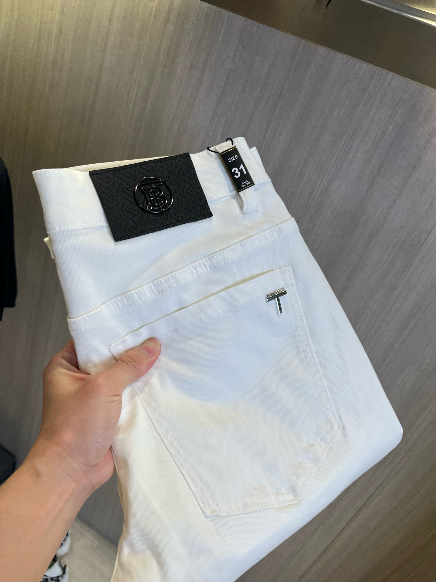 NO:144204,BURBERRY ss new original single hot jeans super custom style original hardware super heavy industry craftsmanship excellent style, impeccable details!  The style is not picky, the workmanship is high-end, the super good goods are not waiting for everyone, please start quickly, size 29-38, shipped the next day, burberry, burberry, jeans, alexander wang19860909BURBERRY巴宝莉 ss新款原单爆款牛仔裤 超级定制款 原版五金 超级重工工艺 版型超赞,细节做工无可挑剔！款式不挑人,做工高档,超强好货不等人,看中赶紧下手,尺码29-38,隔天出货,,burberry,burberry,jeans,alexander wang,Men's clothing