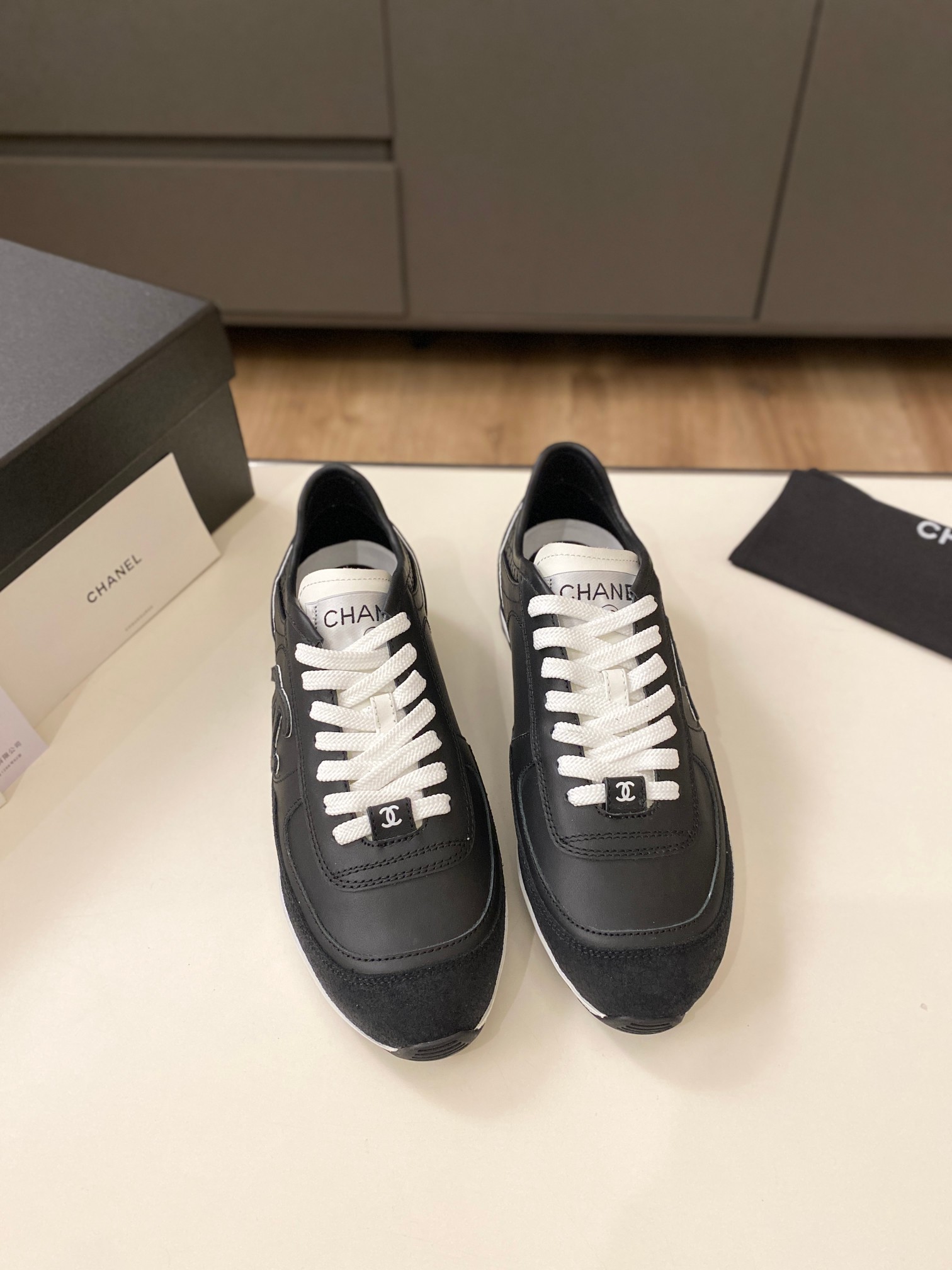 NO:236104,.Xiaoxiang 2025 casual shoes latest model, original mold opening 1:1, latest material, classic black and white color matching, full of fashionable feeling on the feet, easy to handle Fabric: original custom imported material, inner custom net, original mold opening TPU anti-slip sole Size: 35-40, casual shoes/sports shoes, sneakers19860909.小香2025休闲鞋最新款 , 原版开模1:1, 最新材质 经典黑白配色 上脚时髦感十足 容易打理 面料: 原版定制进口材质 内里定制网里 鞋底原版开模TPU防滑大底 Size: 35-40,休闲鞋/运动鞋,sneakers,Women's Shoes