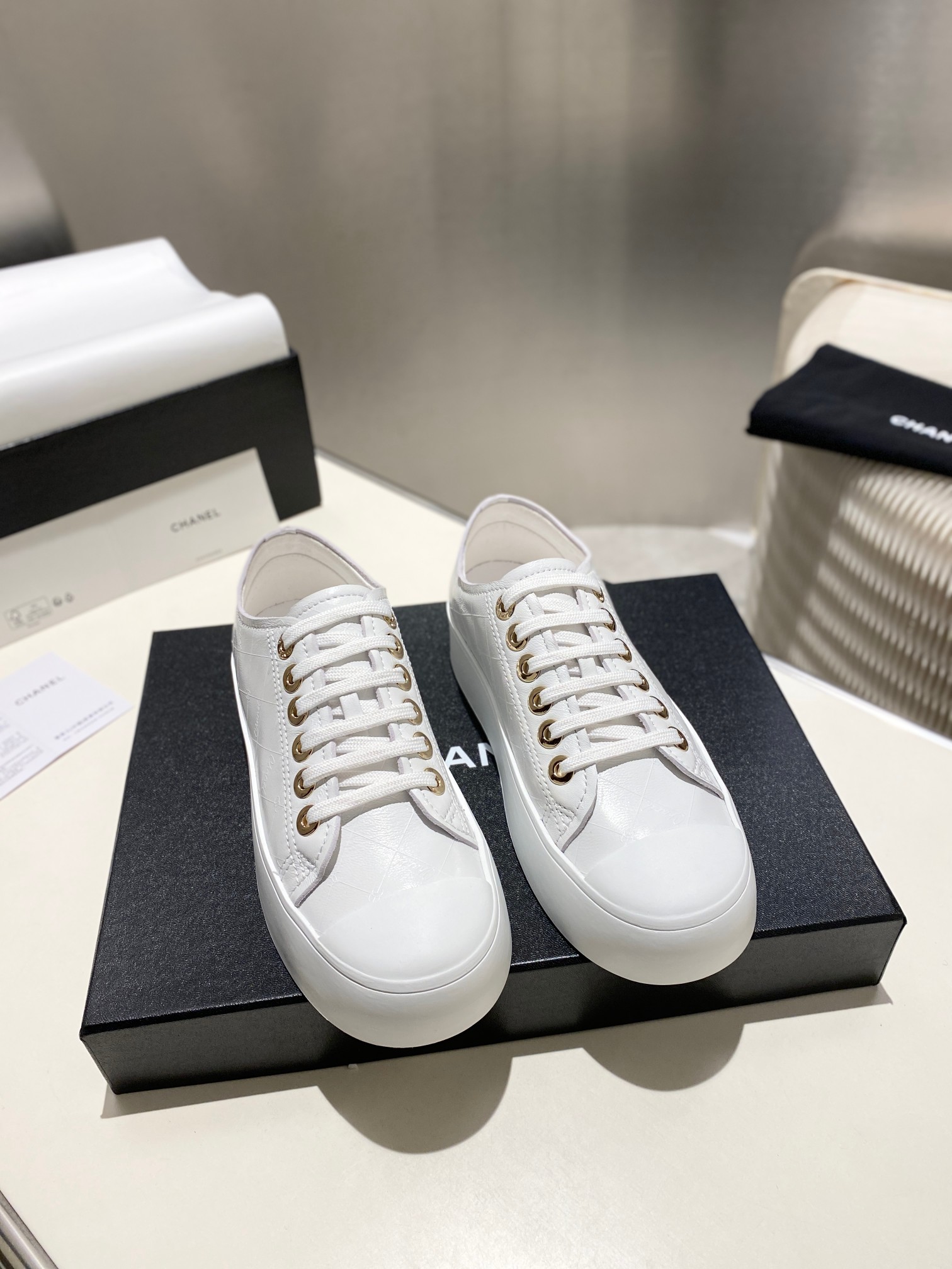 NO:232535,.chanel Xiaoxiang 2025 new deep-mouth shoes, small white shoes ~~~ the highest version in the market~~~ the upper three D match!  Copy 1:1 in the same original version!  Fabric sheepskin color 3 colors Size 35~40, casual shoes/sports shoes, chanel, sneakers, sheepskin19860909.chanel小香2025新品深口鞋 小白鞋 ～～～市场最高版～～～鞋面三D打卬！同原版1:1复制！ 面料羊皮 颜色3色 码数35～40,休闲鞋/运动鞋,chanel,sneakers,sheepskin,Women's Shoes