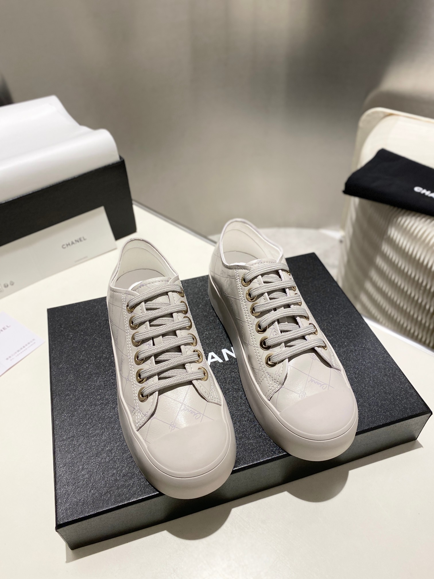 NO:232852,Xiaoxiang 2025 new deep-mouth shoes ~~~ the highest version in the market~~~ the upper three D match!  Copy 1:1 in the same original version!  Fabric sheepskin color 3 colors Size 35~40, casual shoes/sports shoes, sneakers, sheepskin19860909小香2025新品深口鞋 ～～～市场最高版～～～鞋面三D打卬！同原版1:1复制！ 面料羊皮 颜色3色 码数35～40,休闲鞋/运动鞋,sneakers,sheepskin,Women's Shoes