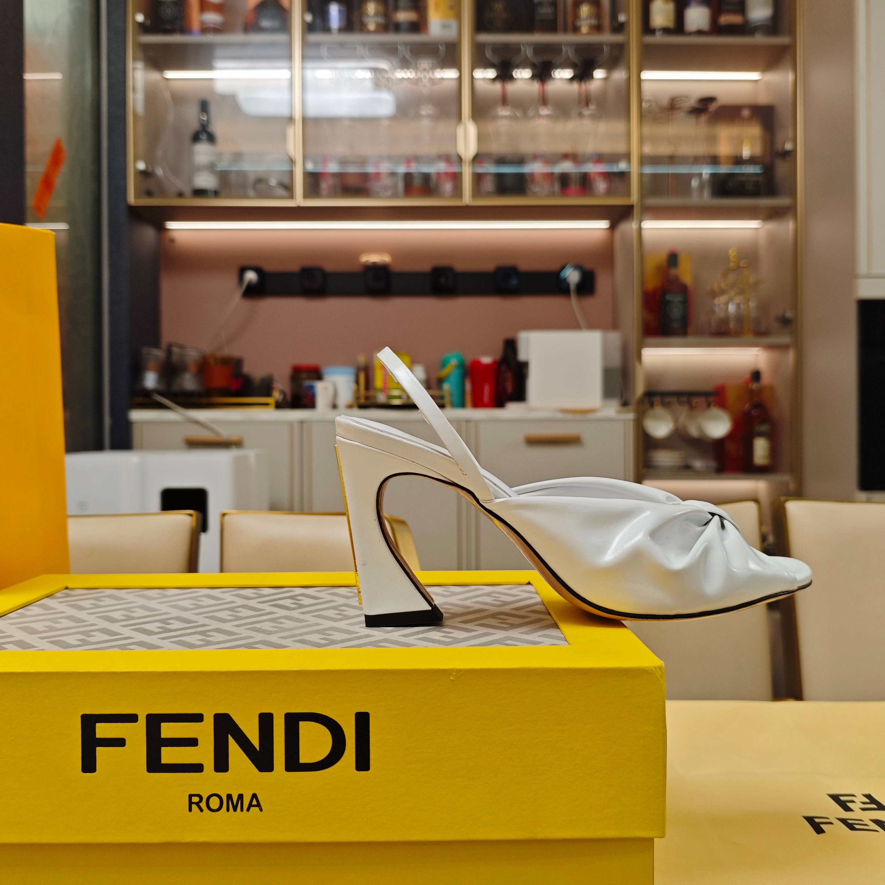 “Fendi 25SS Summer Showers: High-End Metal Marked Shoes Collection for Fashionable Women | 2025 VIP Edition” - 图片 5
