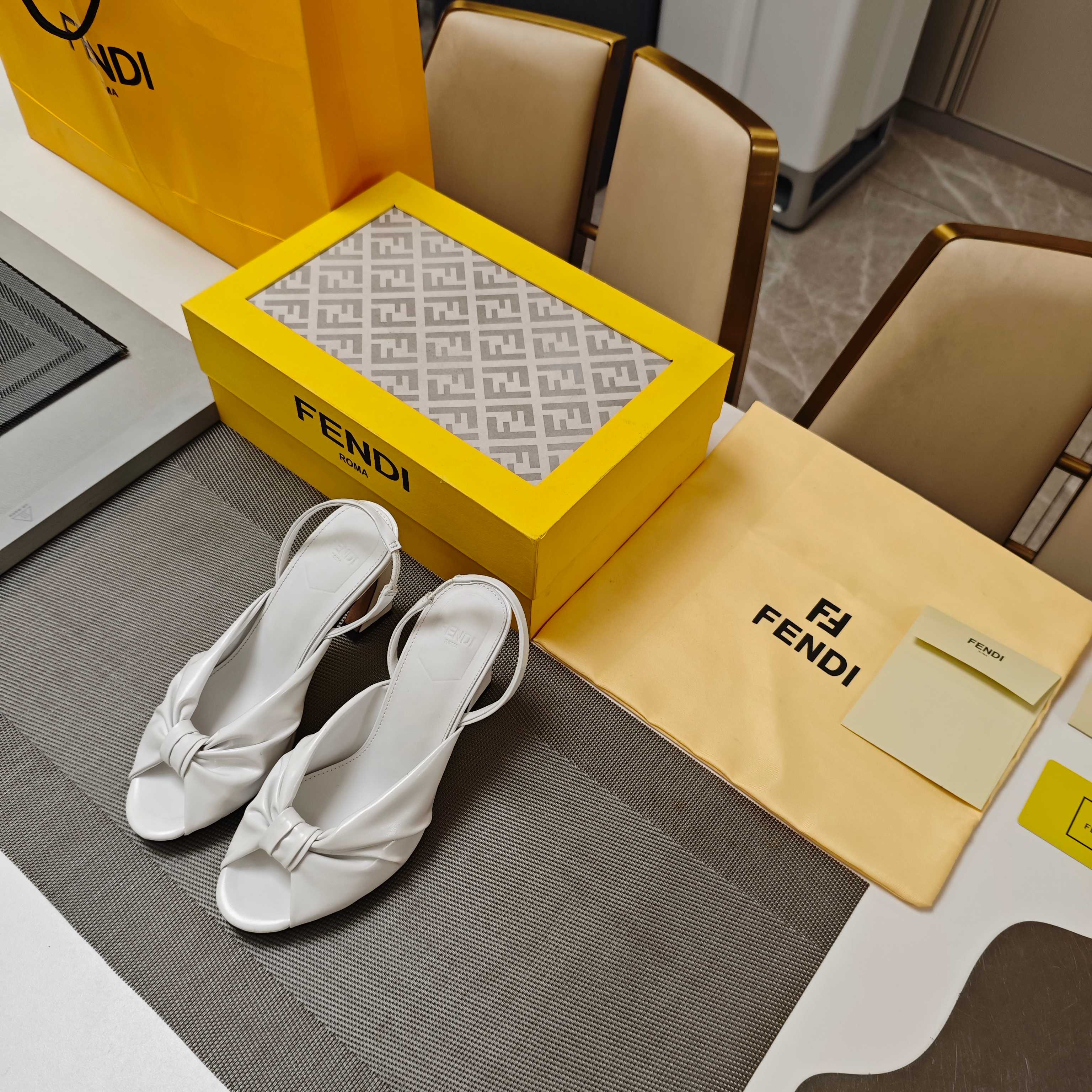 “Fendi 25SS Summer Showers: High-End Metal Marked Shoes Collection for Fashionable Women | 2025 VIP Edition” - 图片 3