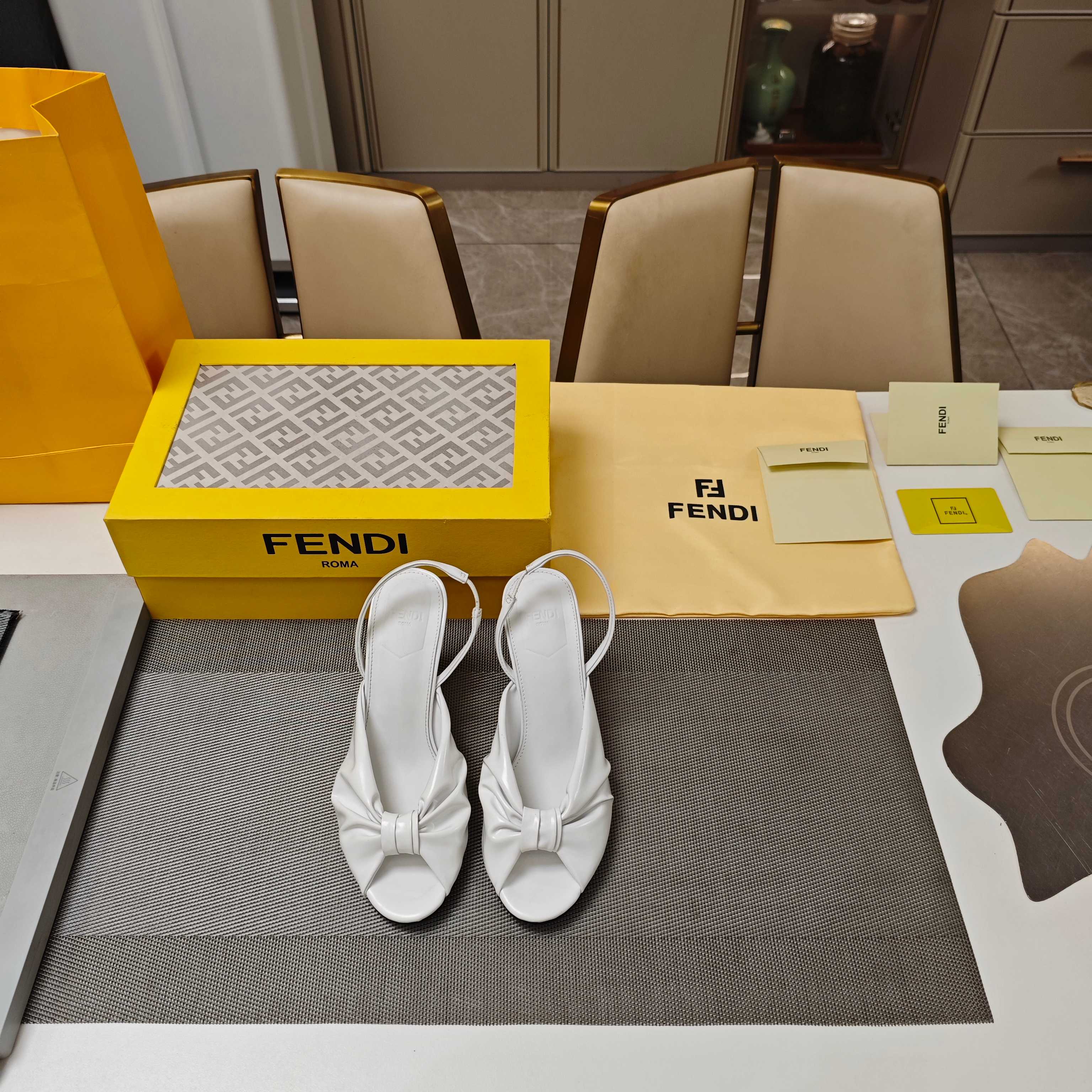 “Fendi 25SS Summer Showers: High-End Metal Marked Shoes Collection for Fashionable Women | 2025 VIP Edition” - 图片 2