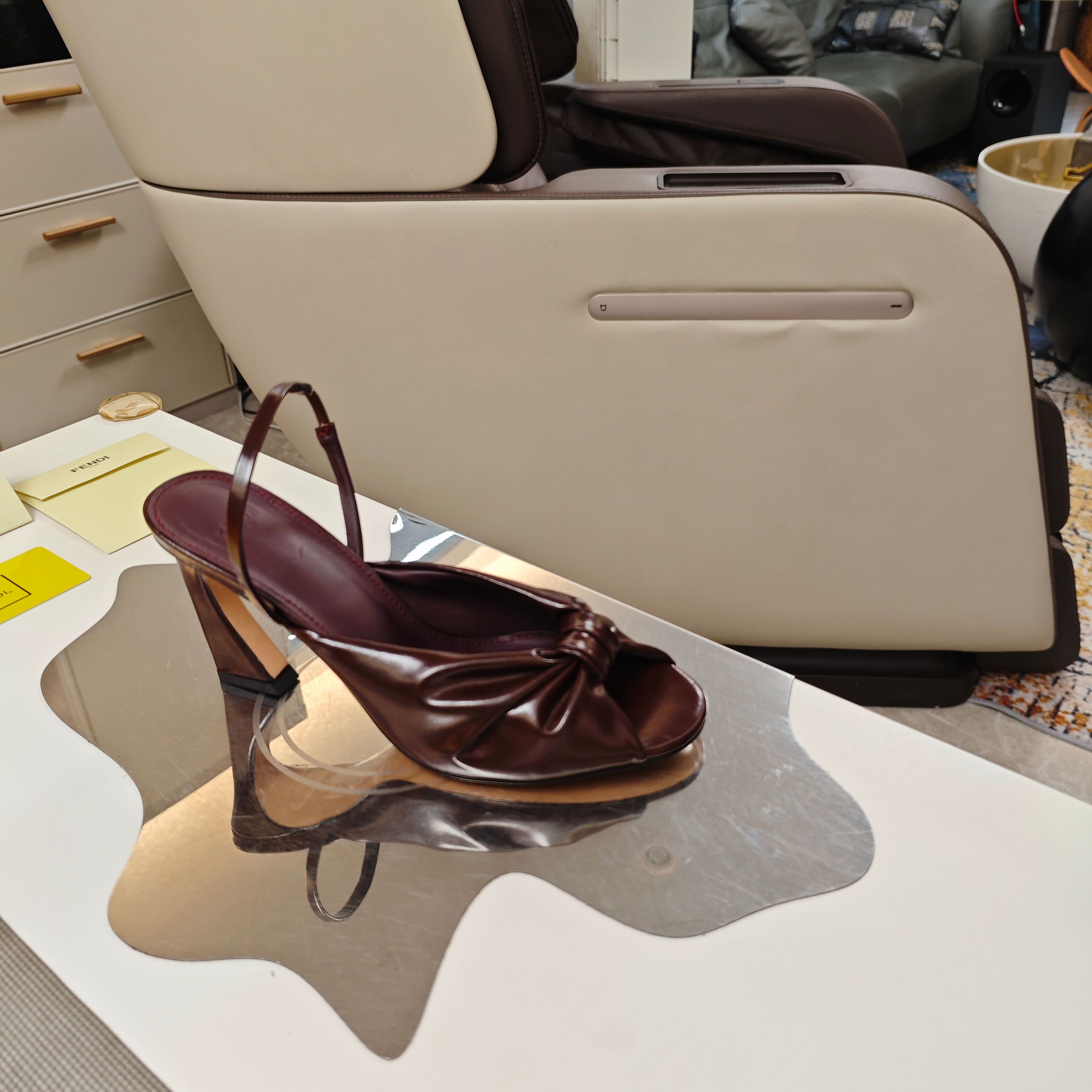 FENDI 25SS Summer Showers Collection: High-End Fashion Shoes with Metal Accents - 图片 5