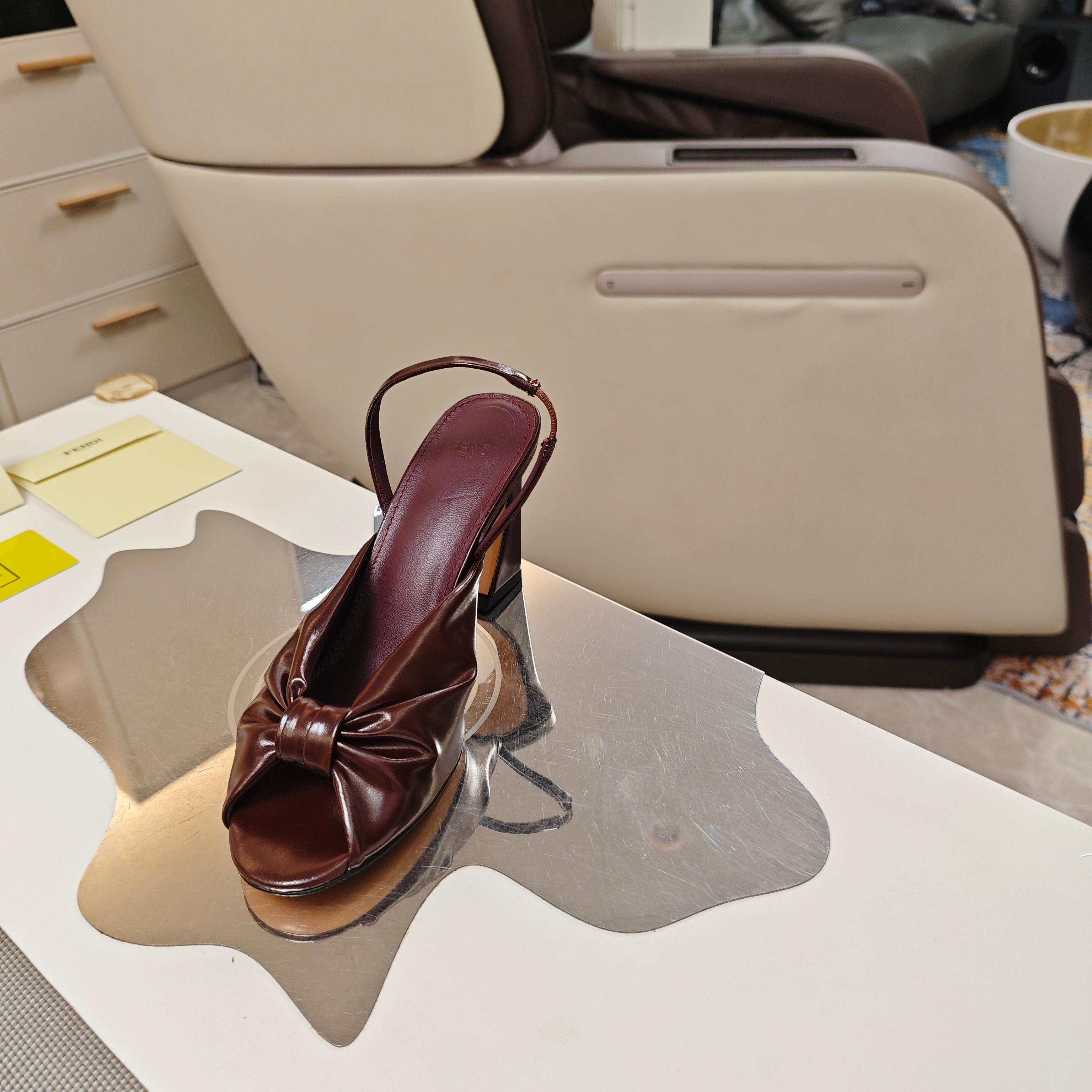 FENDI 25SS Summer Showers Collection: High-End Fashion Shoes with Metal Accents - 图片 6