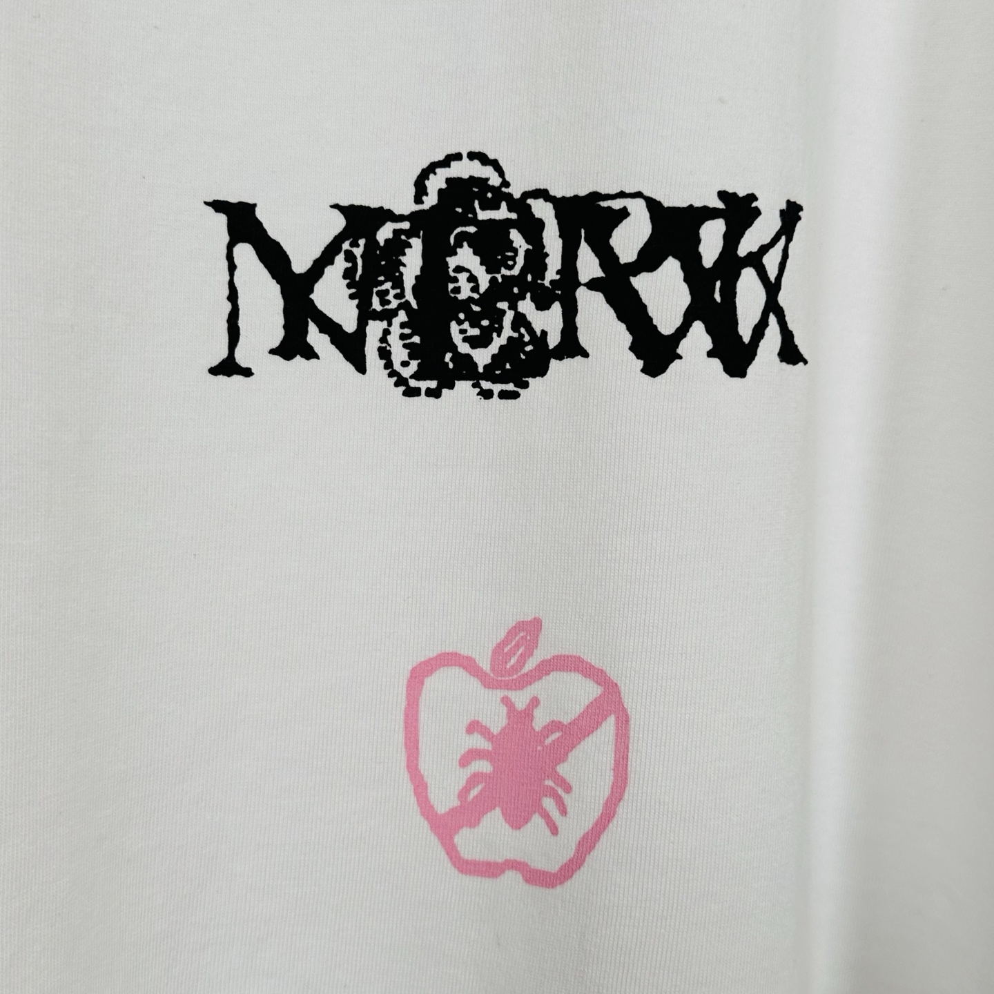 Supreme SS25 Announcing Tee Red Heart T-Shirt - Crew Neck - Black/White 8 i1742534370447 371 0 6