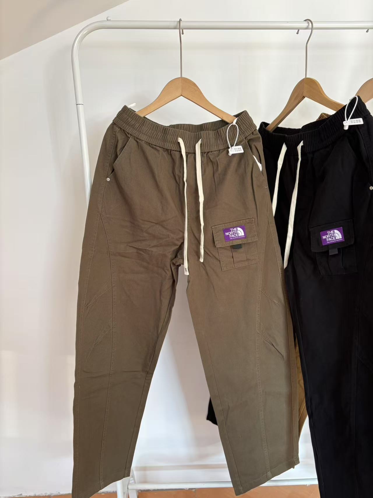 _dvm9szASsm_B0WdNDLzwiwcw1VFRUosjW_FIFqQ