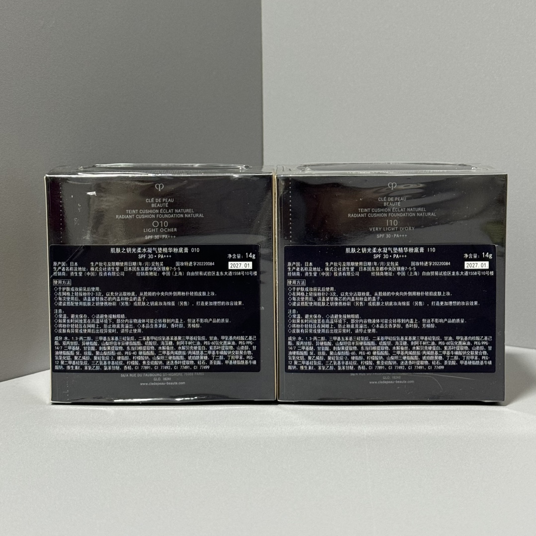 通✨110包
细节全对版，味道对香，市面最高版本，非流通普货，正品质量直供，支持对比，明通市场认可版本✔️CPB钻光精华方气垫明通版14g！一壳一芯。色号：O10，I10。O20。CPB新款方型钻光气垫。集结五大珍稀珠宝级成分，甚至还注入了与“激光瓶”同样的光采智能复合物，为肌肤带来锁水修护功效，水润质地大大提升了服贴度，并可随不同角度的光线变化，绽放极致完美的透亮妆感！