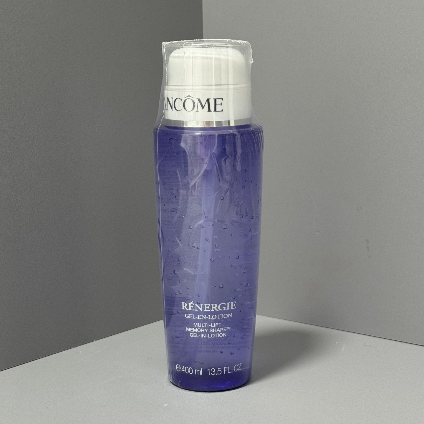 ¡Agua de moldeado facial Lancôme 400ml! Contiene polímeros elásticos de memoria de moldeado que ayudan a recordar el es…