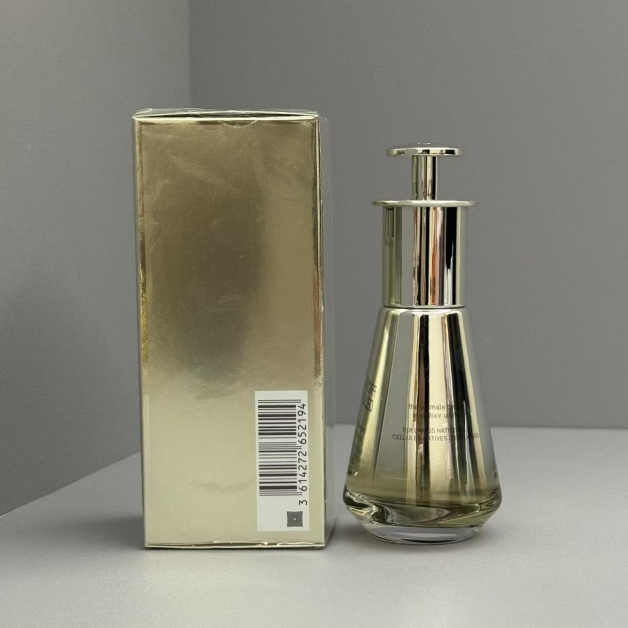 78！（下单备注：赫莲娜安瓶精华）
HR赫莲娜安瓶精华50ml🔜实拍📸现货❗️50Z13A编码！可配中文标✔️高光安瓶精华甄选60万a雪绒花愈伤组织提取物，以肌源重塑科技，激活肌源母细胞，增强细胞活性，淡褪衰老痕迹&middot;令肌肤瞬时焕颜，实现四周快速密集抗老。
以重塑科技成就精华&ldquo;巅峰&rdquo;之作。