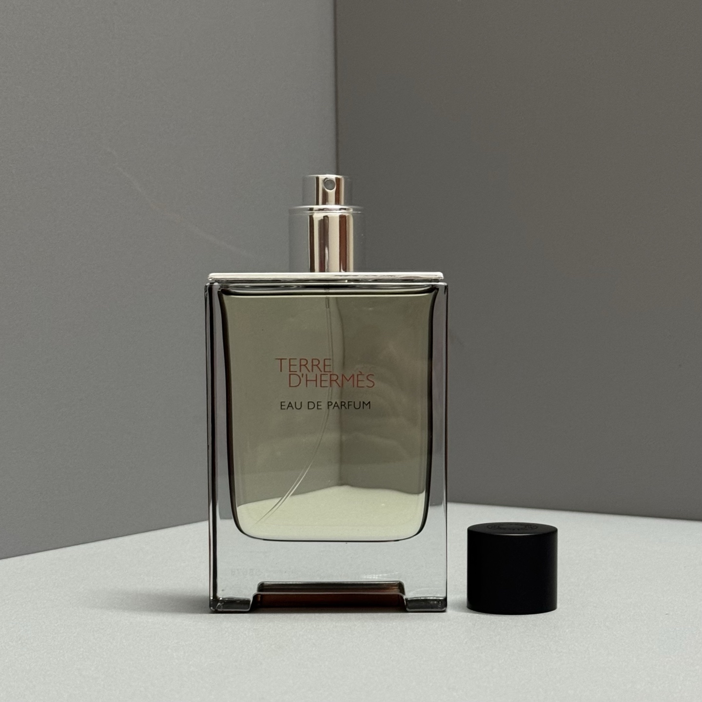 85💰爱马仕 大地馥郁版男士香水100ml
Hermes Terre d'Hermès Eau de Parfum Intense, 2025
香调:木质调
前调:香柠檬 胡椒
中调:咖啡 甘草
后调:木质香 熔岩 结石
属性:男香
标签:清新辛辣 柑橘 木质 咖啡