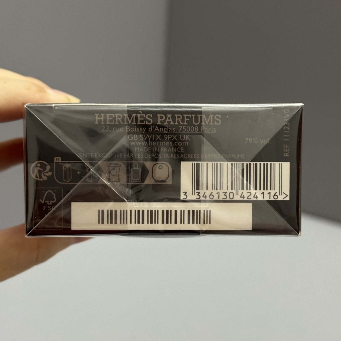 85💰爱马仕 大地馥郁版男士香水100ml
Hermes Terre d'Hermès Eau de Parfum Intense, 2025
香调:木质调
前调:香柠檬 胡椒
中调:咖啡 甘草
后调:木质香 熔岩 结石
属性:男香
标签:清新辛辣 柑橘 木质 咖啡