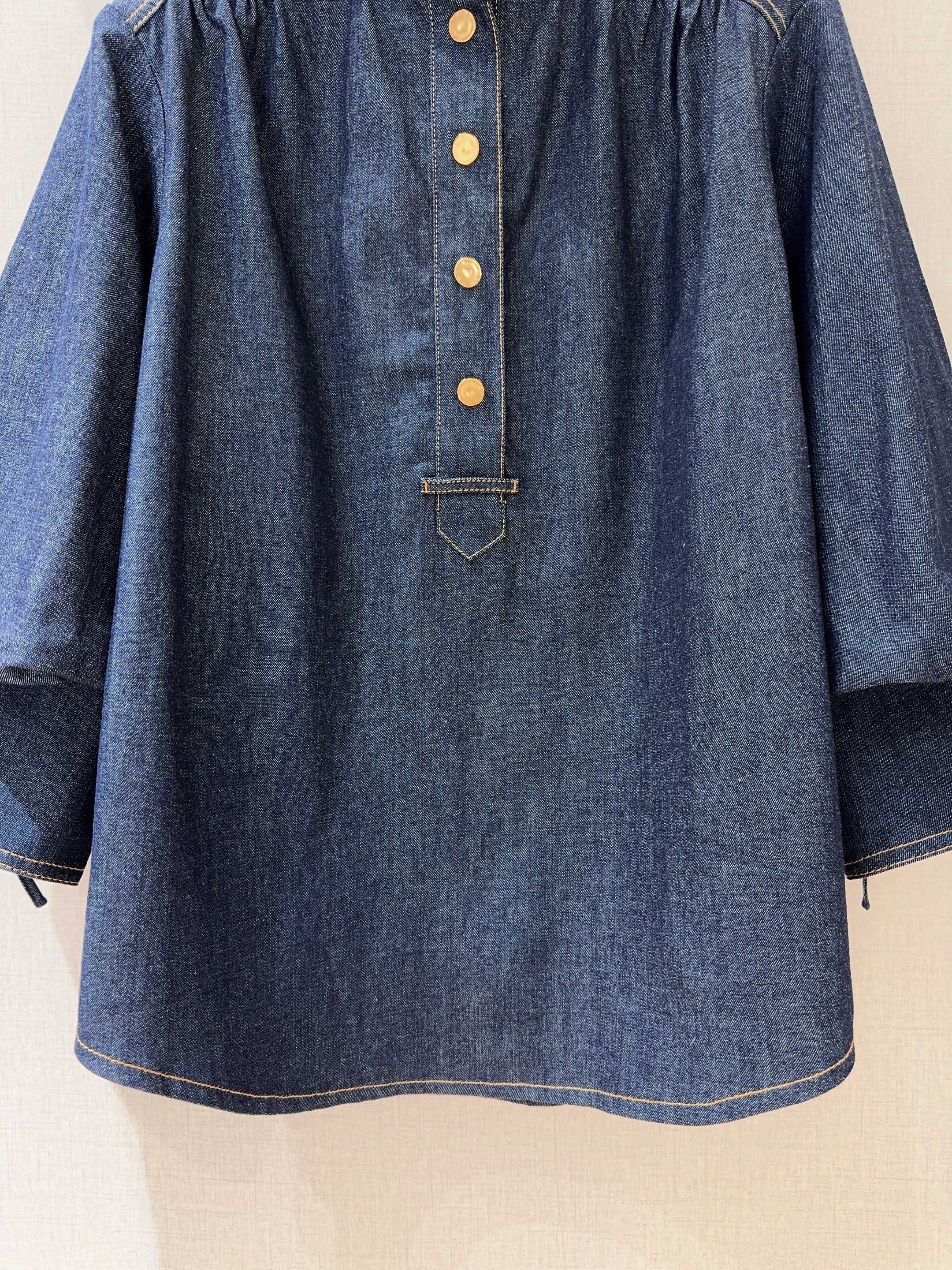 Z*I*M*M 新品推荐🆕❤️……长袖牛仔衬衫，选用牛仔布面料制成，采用立领领型，前襟有一排金色纽扣装饰